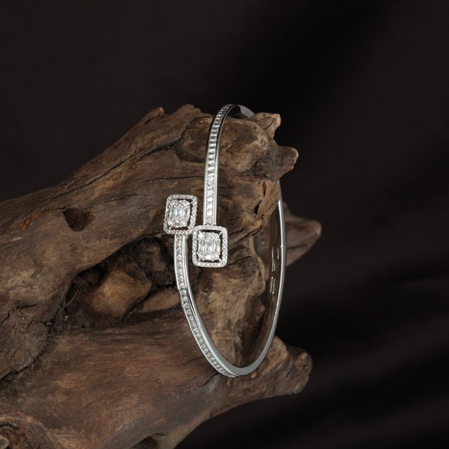 Twin Square Kada with Structured Stone Frame Work