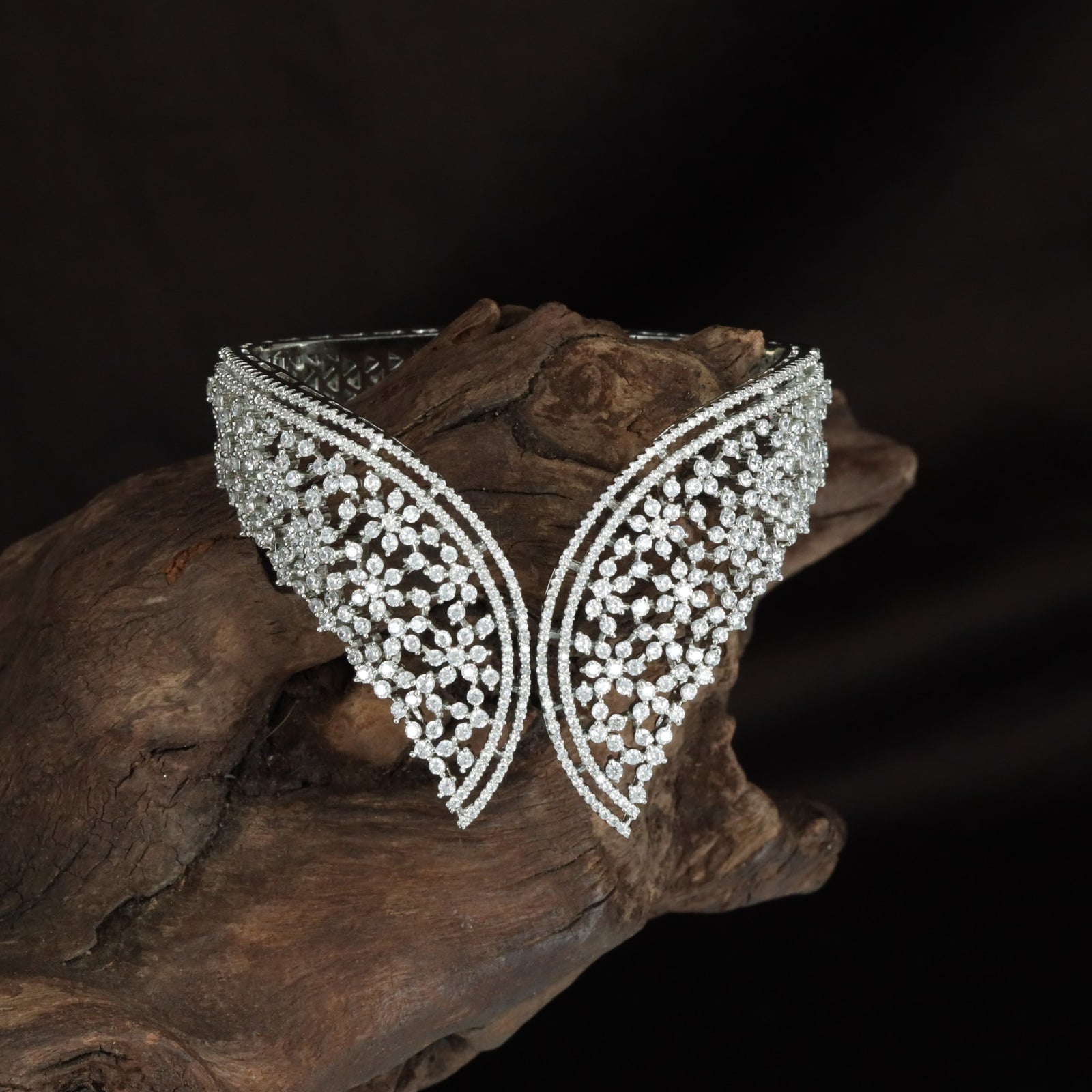 Empress Curve Kada with Delicate Wing Pattern Work
