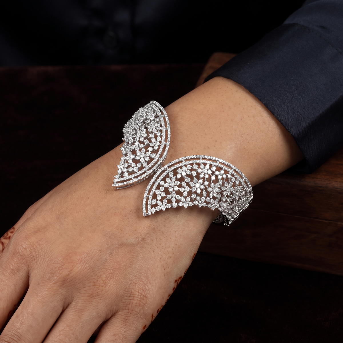 Empress Curve Kada with Delicate Wing Pattern Work