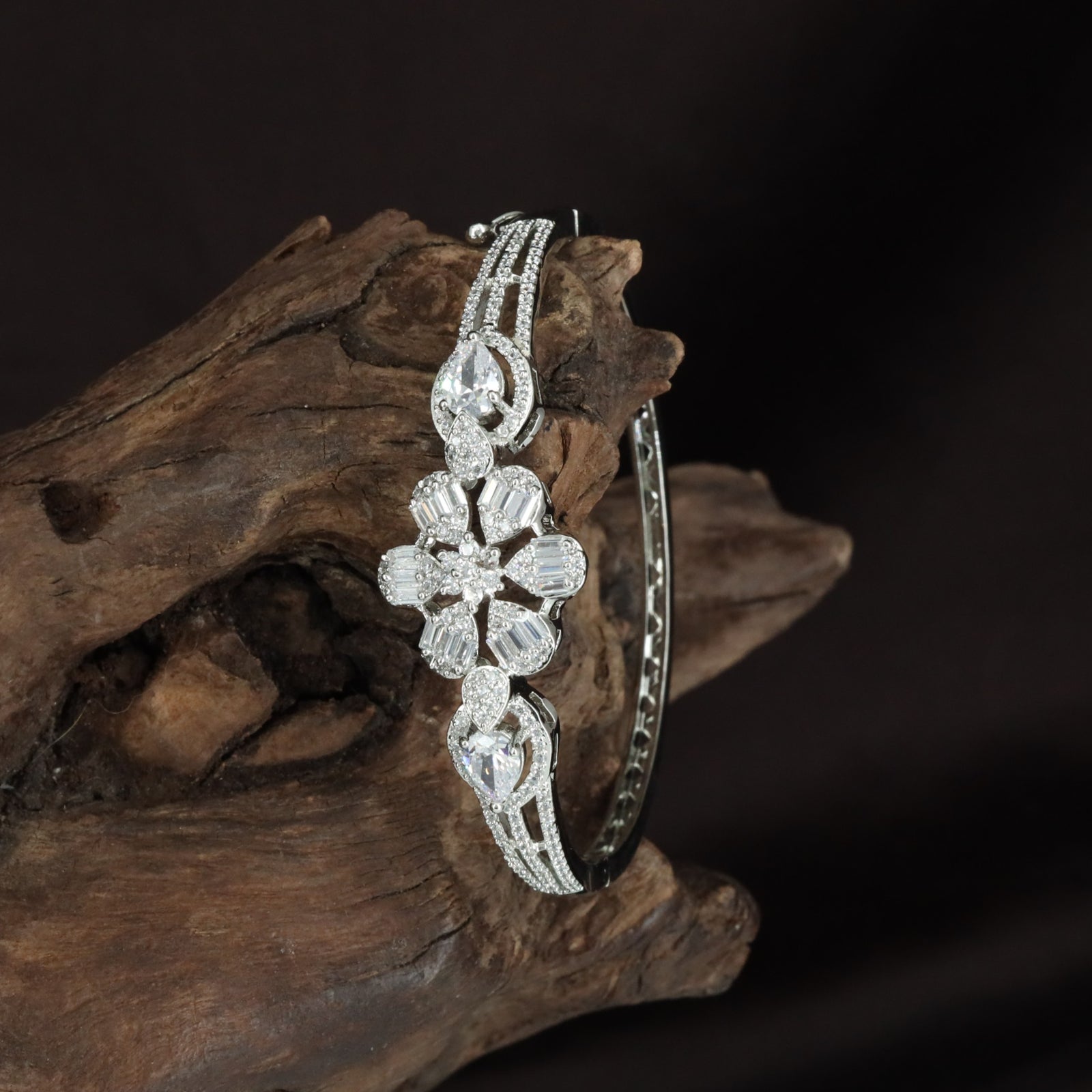 Premium Floral Panel Kada with Elegant Stone Finish