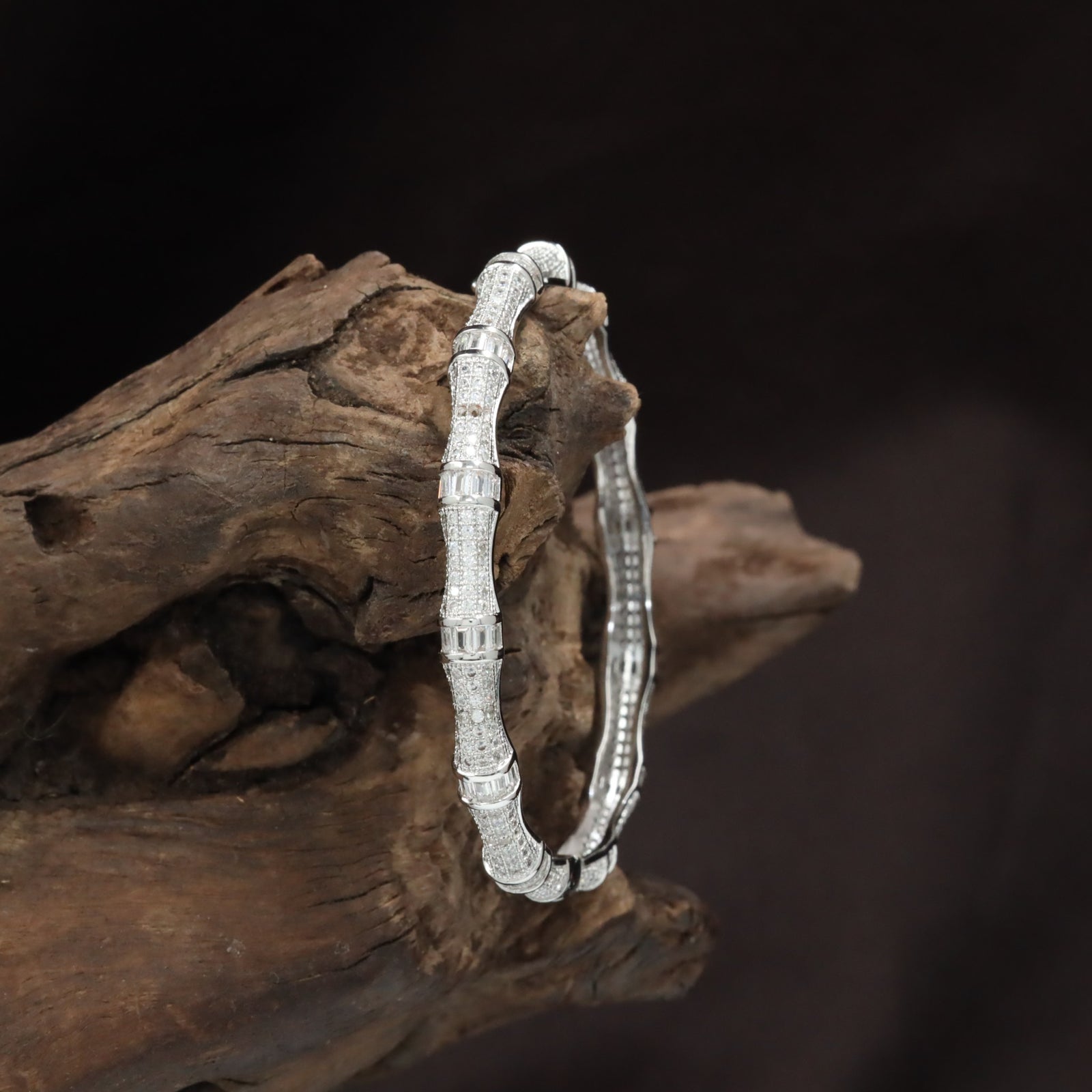 Textured Barrel Link Kada with Segmented Band Design