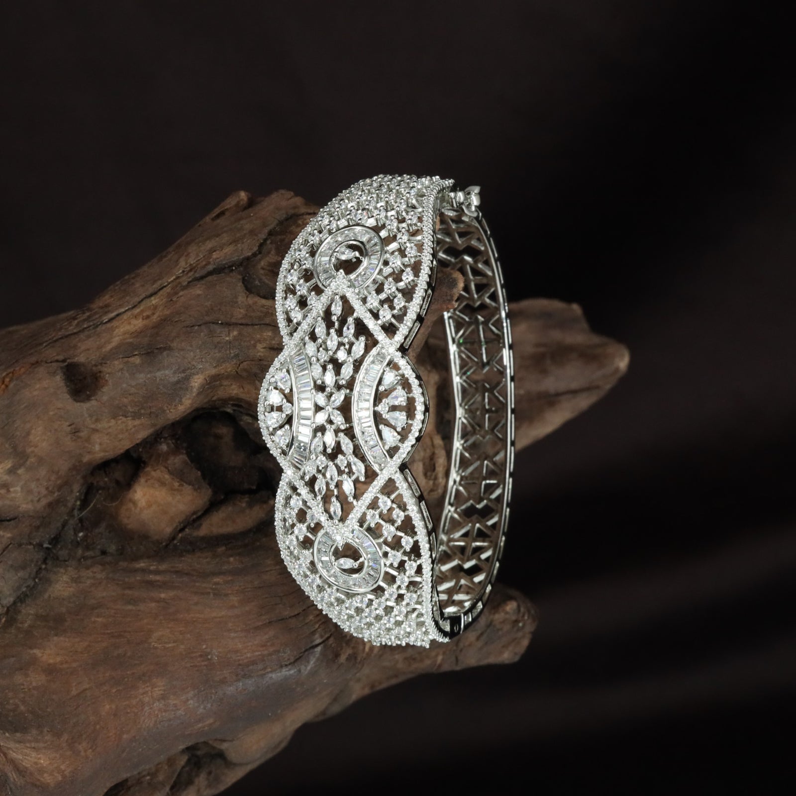 Luxury Woven Frame Kada with Layered Stone Arrangement