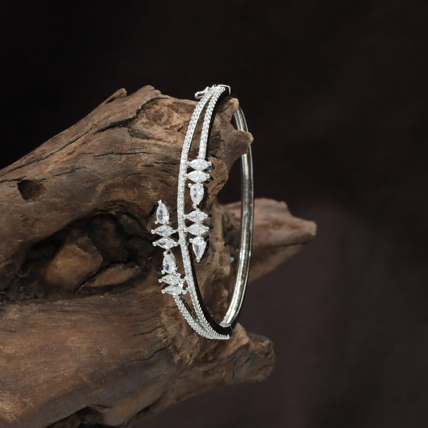 Triple Leaf Motif Kada with Slim Open Band Design