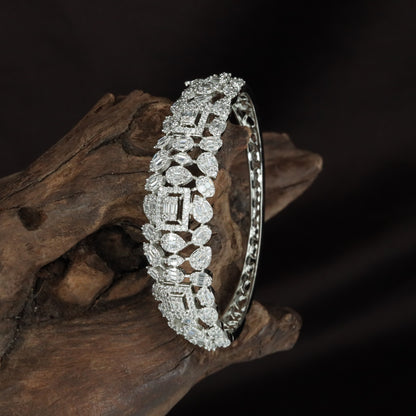 Temple Leaf Pattern Kada with Structured Stone Alignment