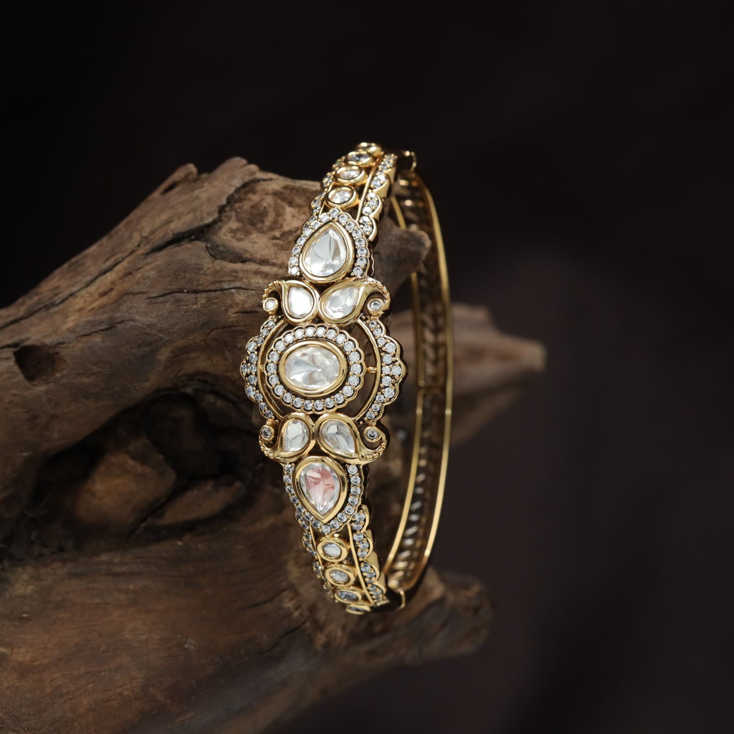 Heritage Kundan Kada with Framed Medallion Connector Pattern