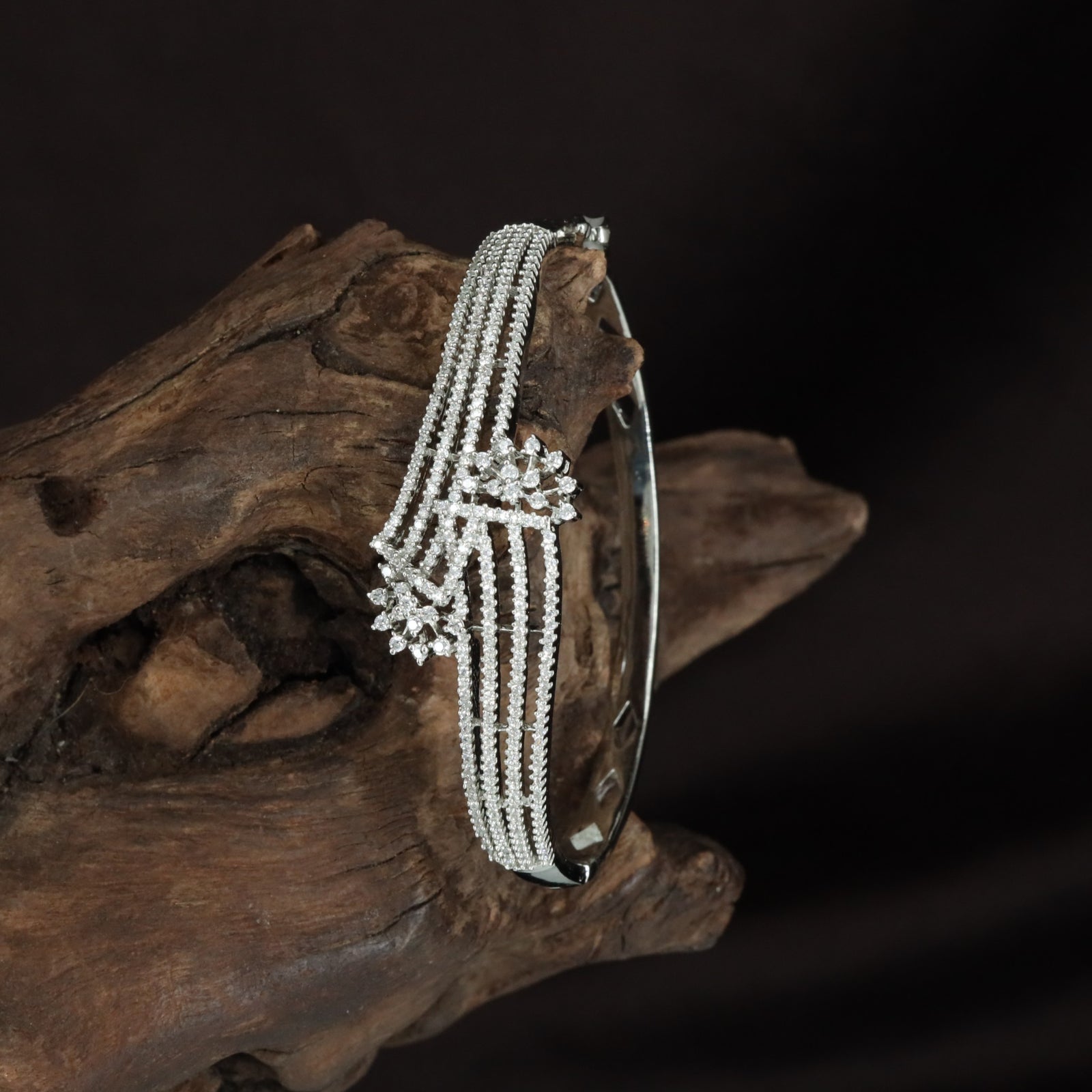 Signature Geometric Kada with Symmetrical Band Alignment