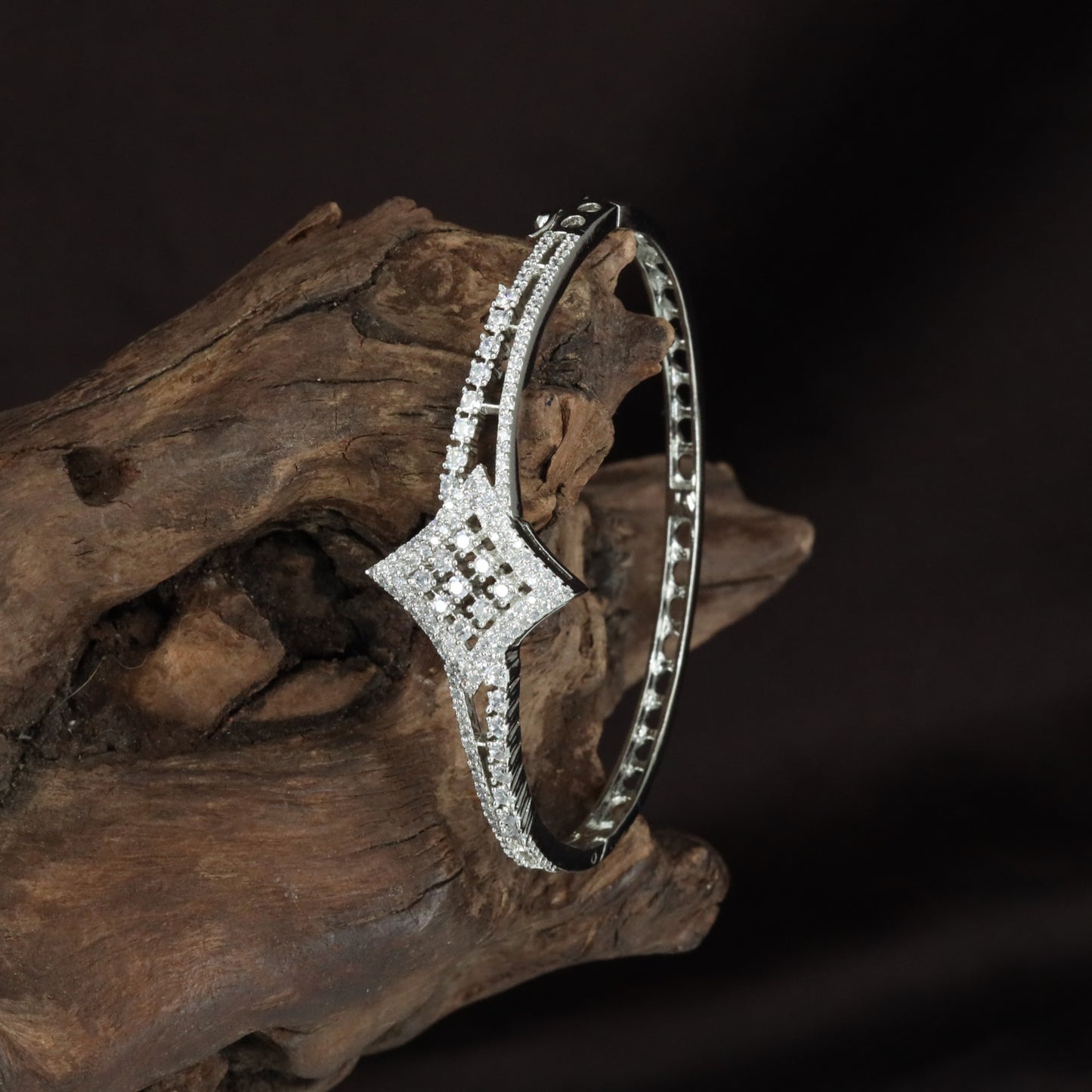 Heritage Broad Frame Kada with Geometric Crystal Work