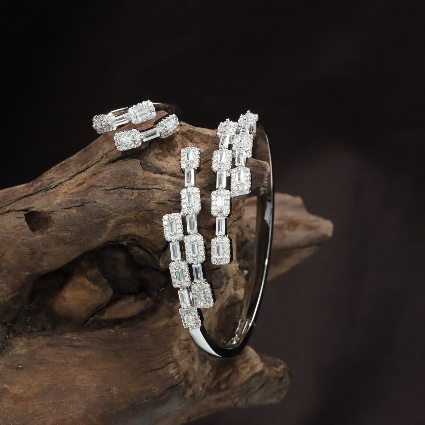 Multi Row Link Kada with Structured Border Framework