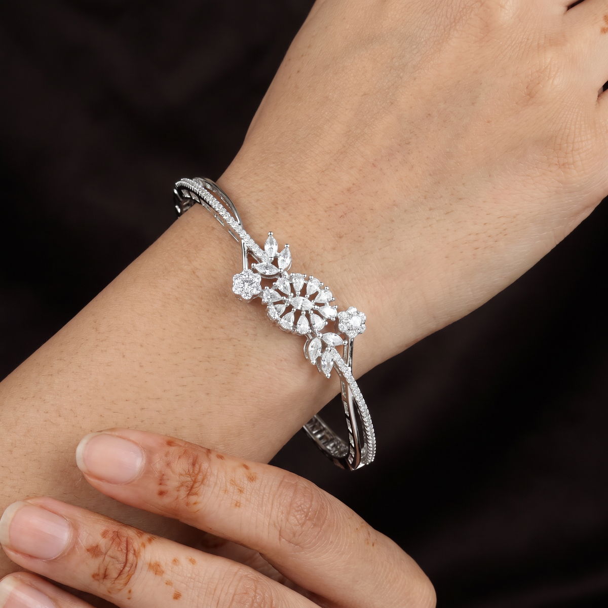 Classic Floral Frame Kada with Structured Stone Work