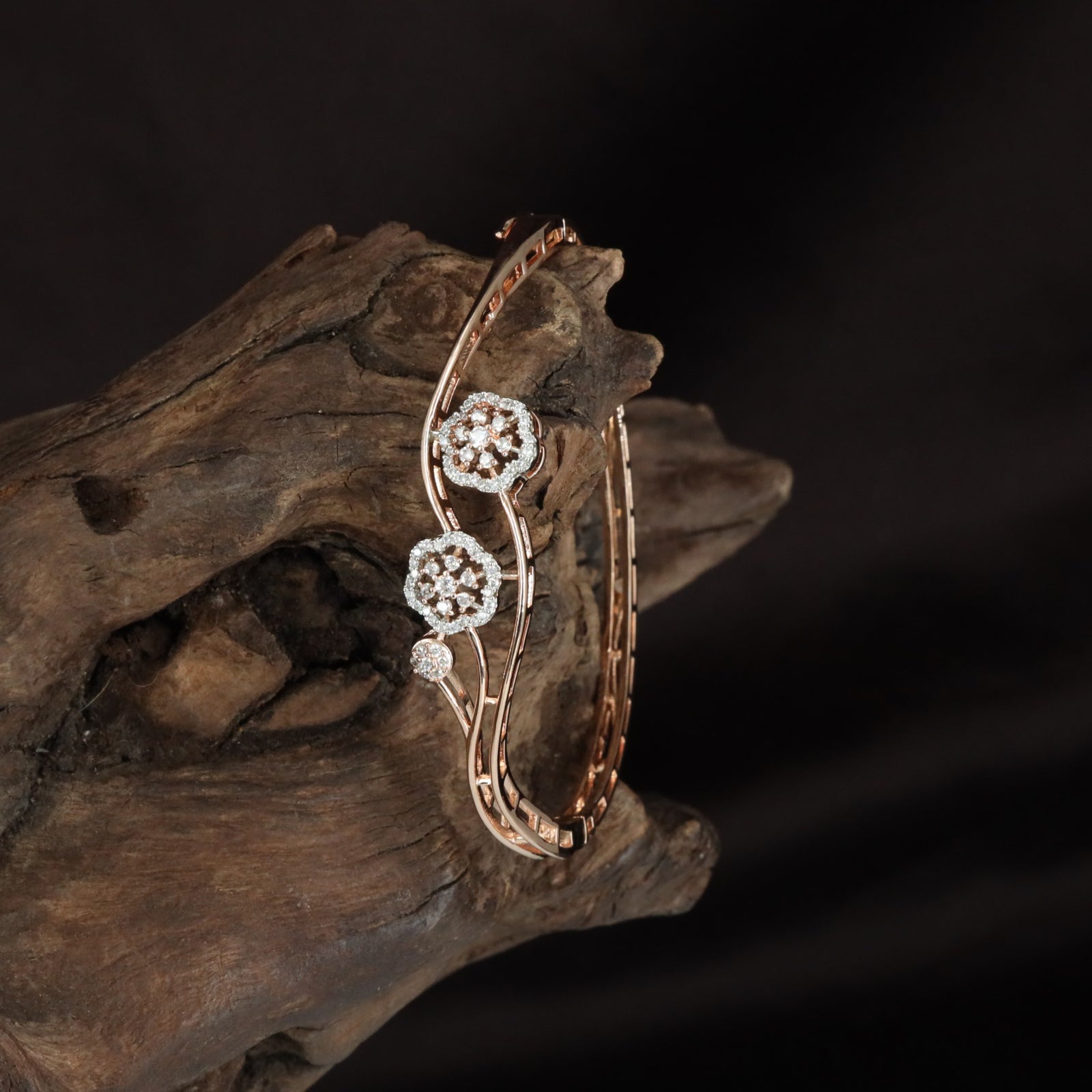 Classic Floral Arch Kada with Symmetrical Stone Alignment