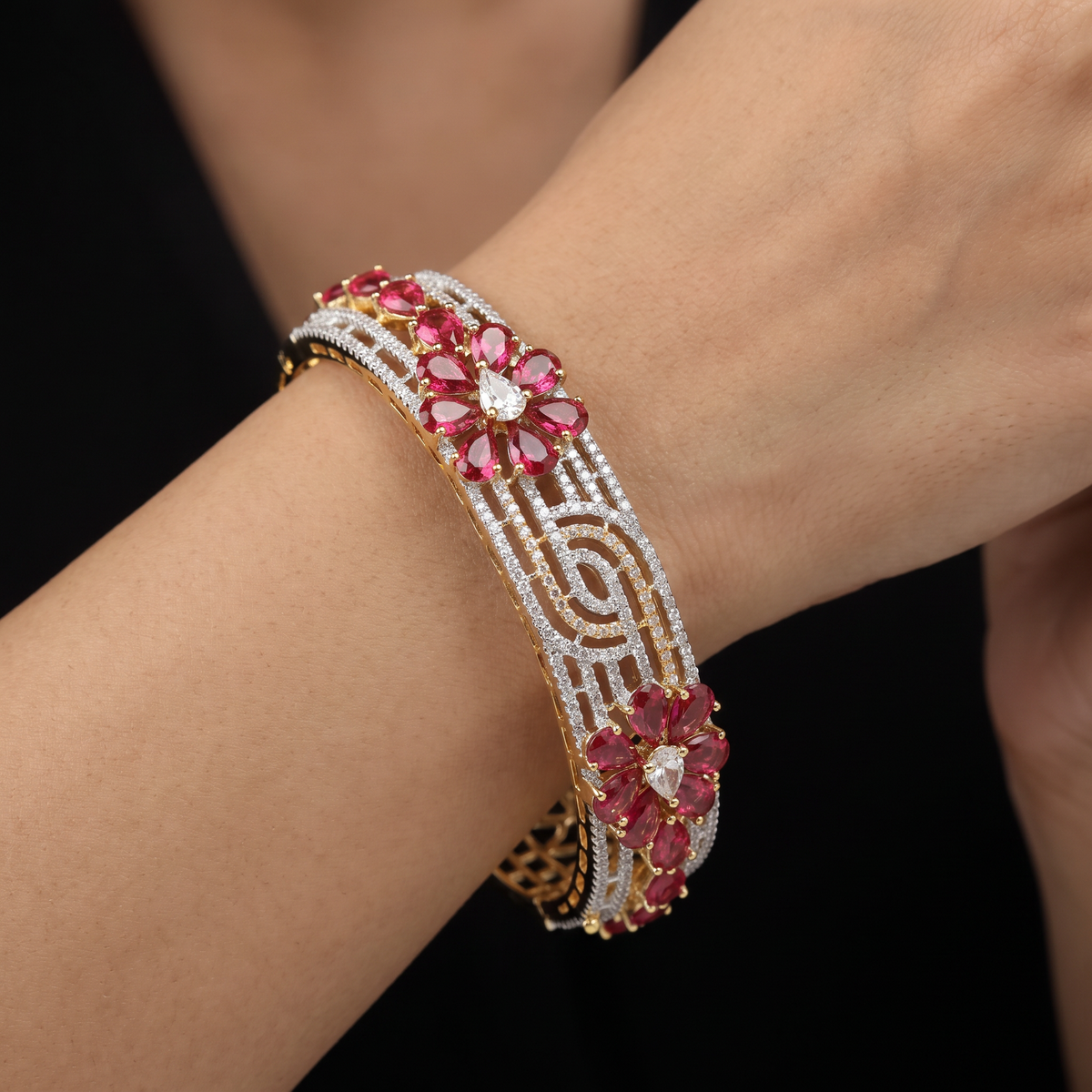 Decorative Floral Border Kada with Openwork Centre Pattern