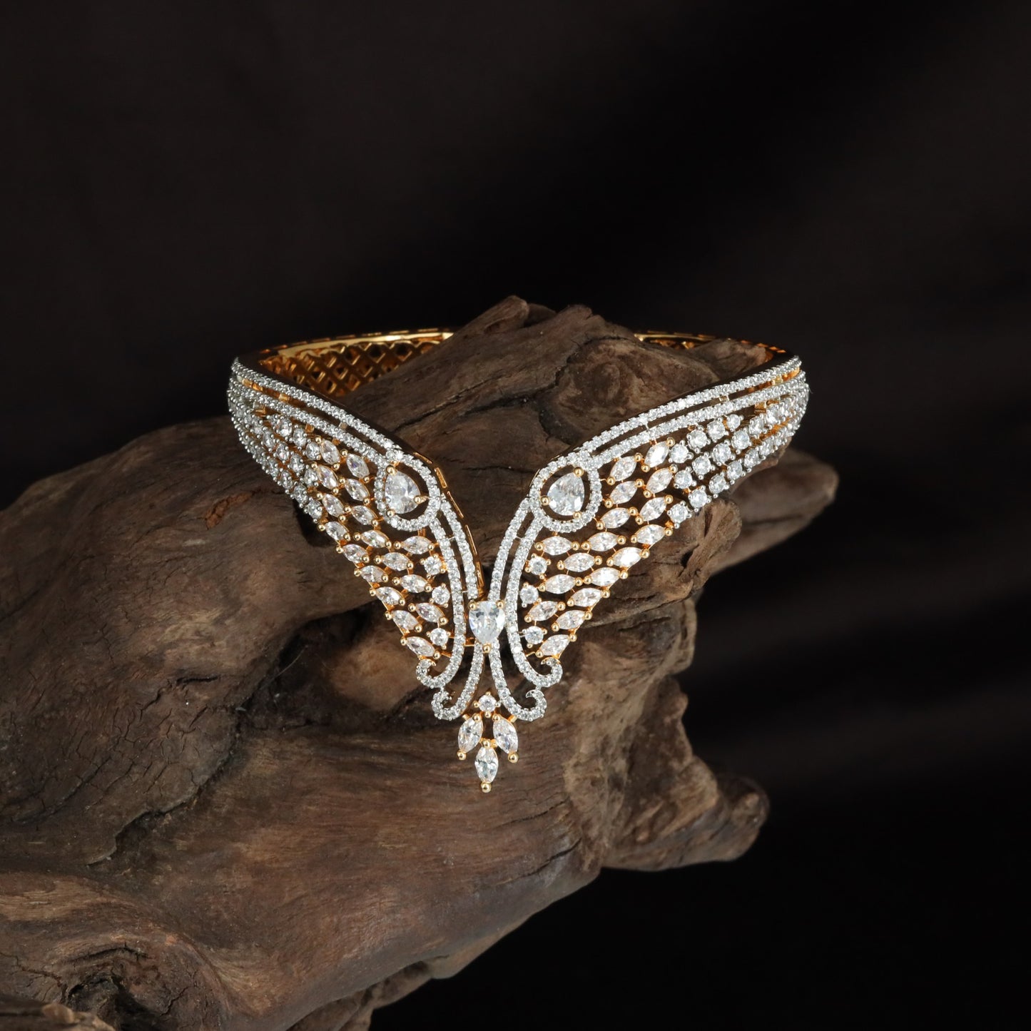 Majestic Wing Curve Kada with Layered Stone Detailing