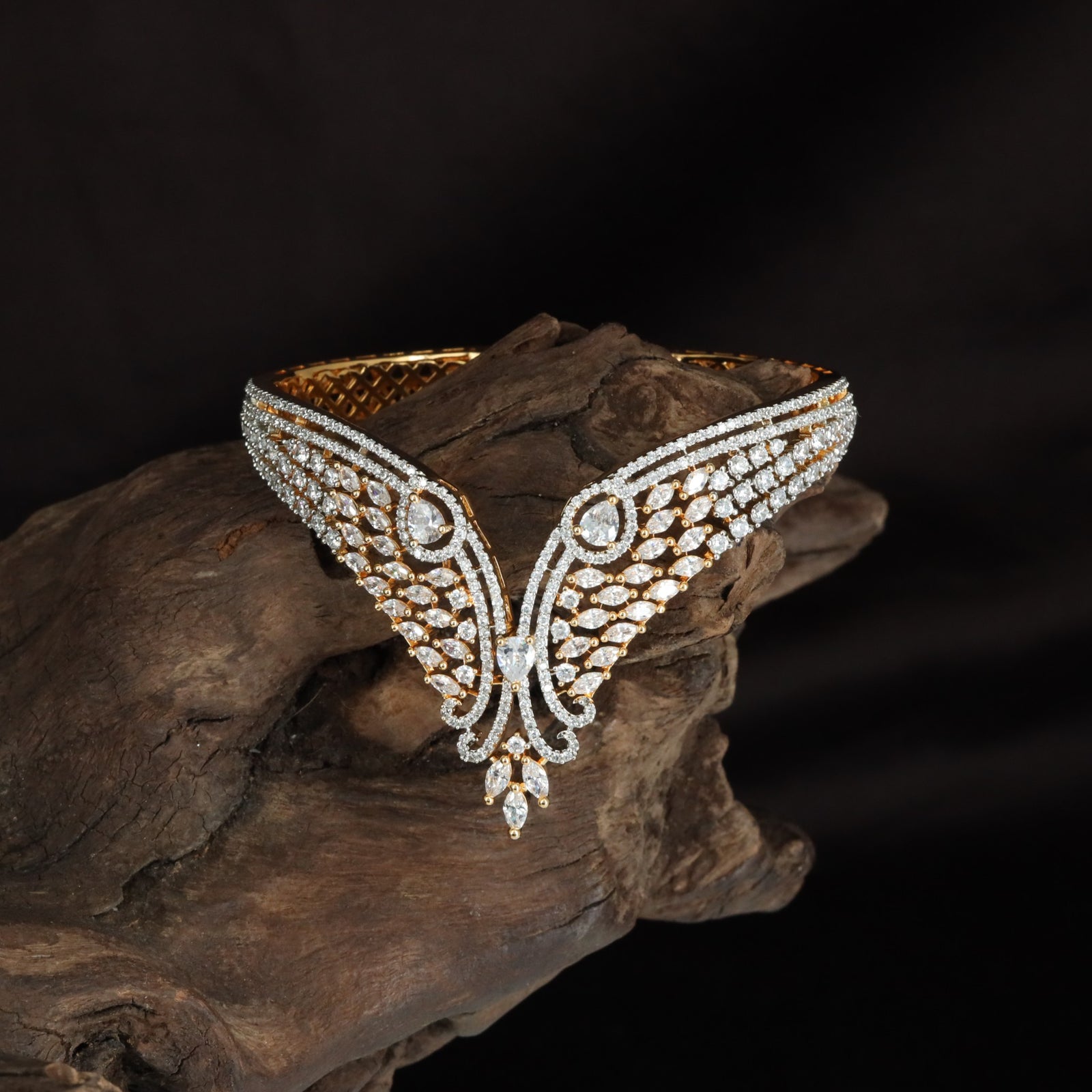 Majestic Wing Curve Kada with Layered Stone Detailing