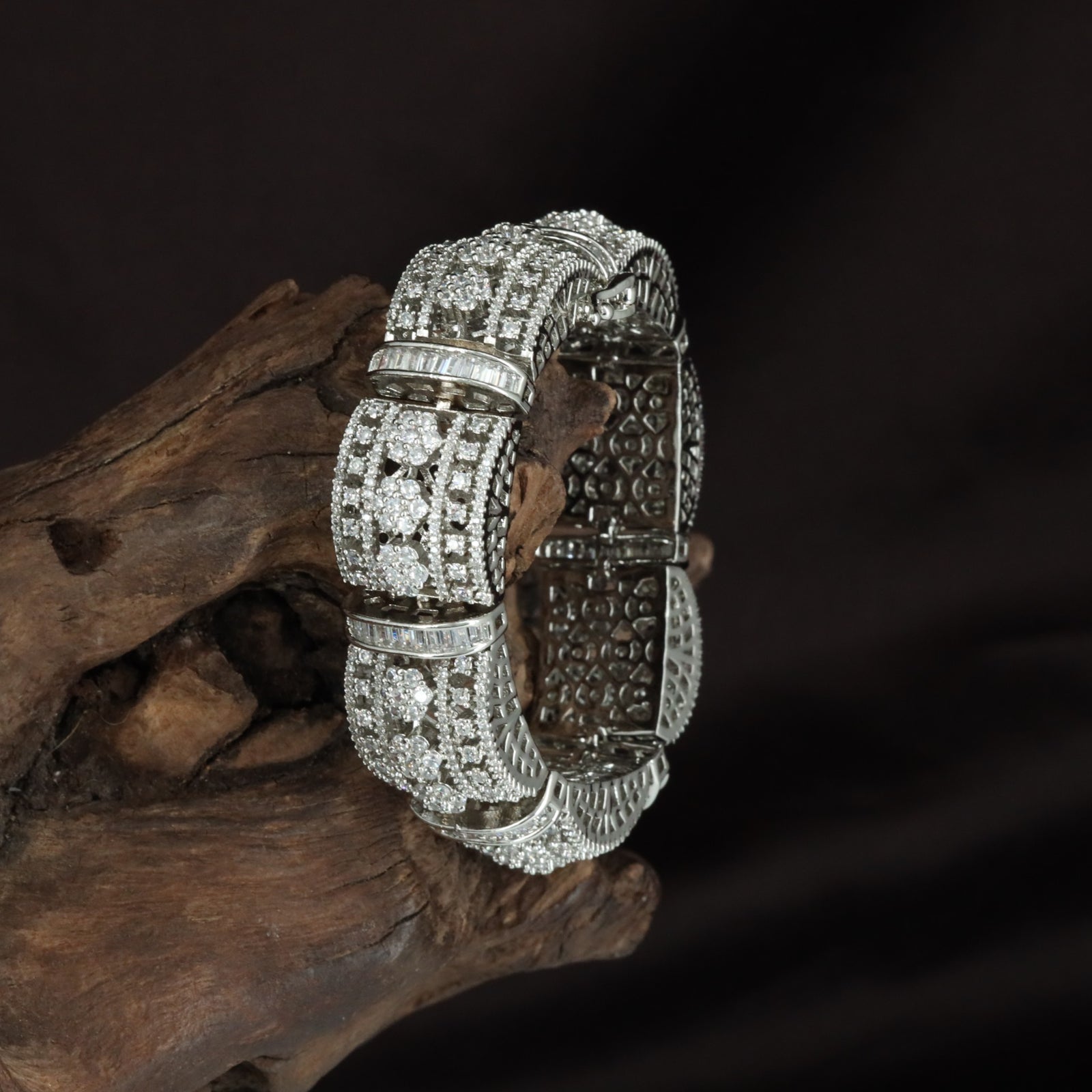 Broad Link Crystal Kada with Raised Frame Styling
