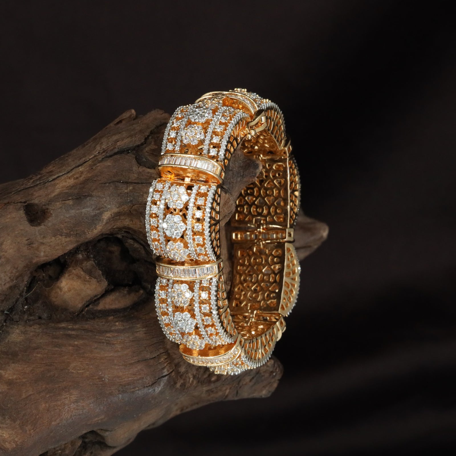 Broad Link Crystal Kada with Raised Frame Styling