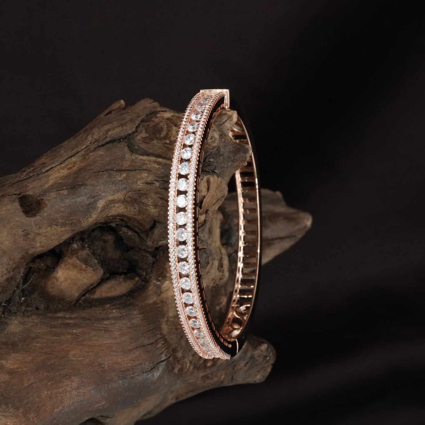 Noble Line Kada with Elegant Stone Layout