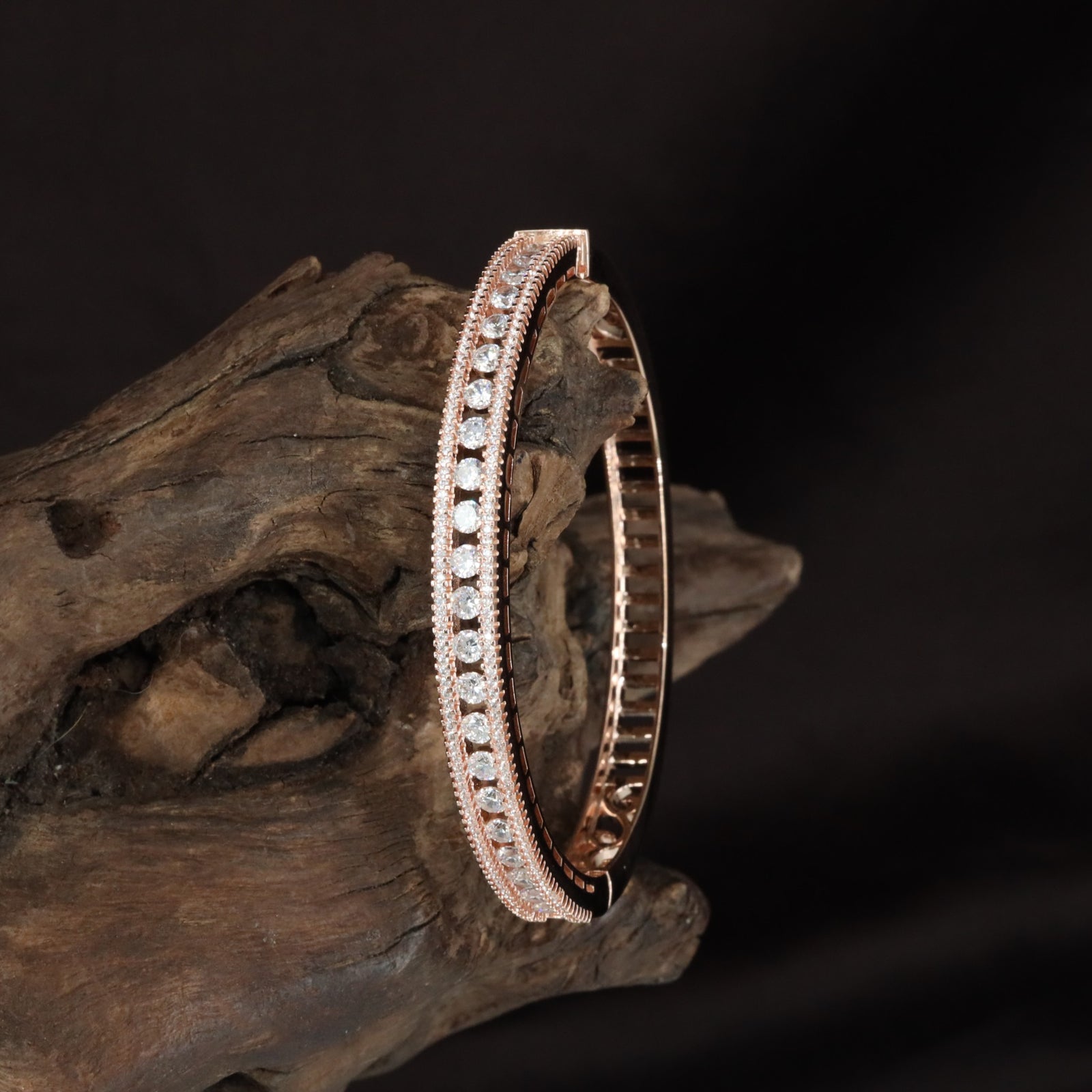 Noble Line Kada with Elegant Stone Layout