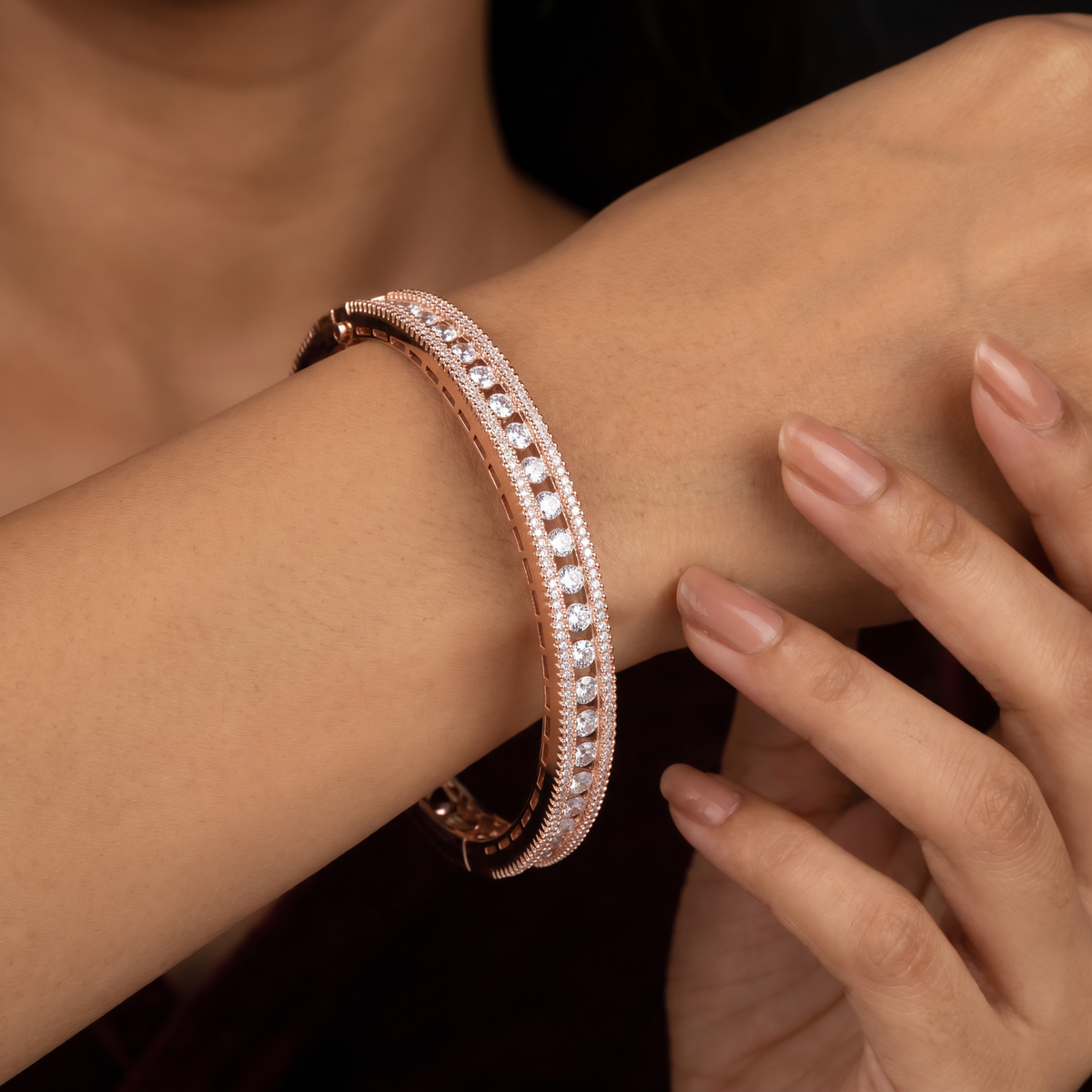 Noble Line Kada with Elegant Stone Layout