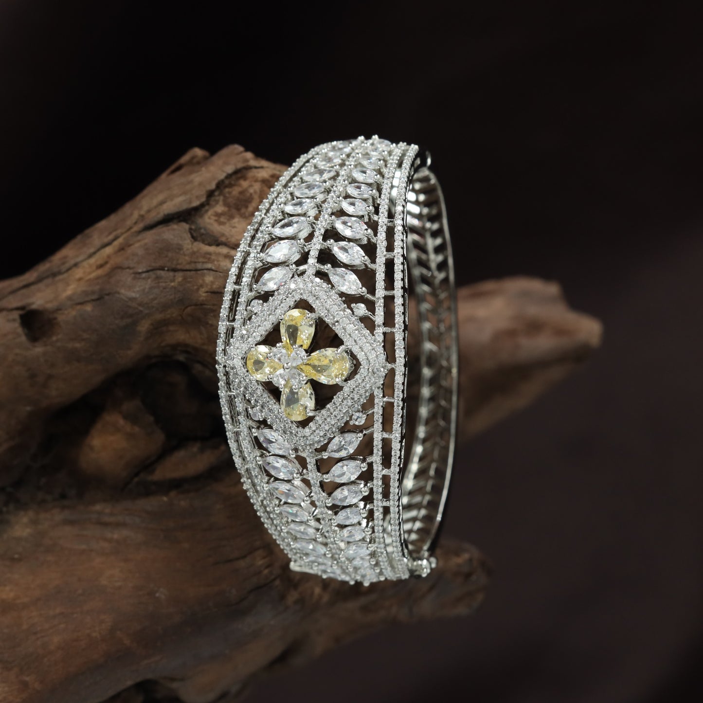 Floral Diamond Frame Kada with Layered Border Detailing