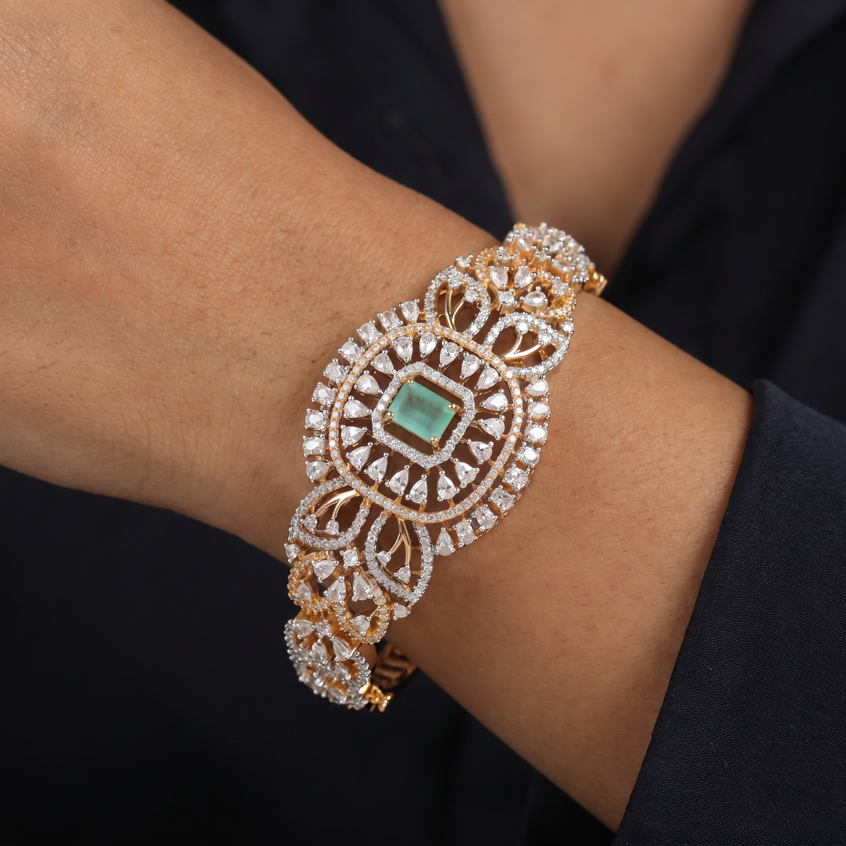 Square Centre Kada with Radiating Arch Border Design