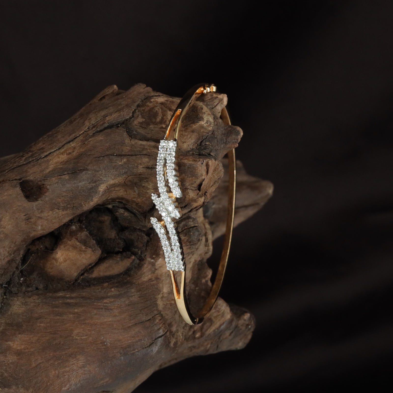 Royal Arc Kada with Refined Crystal Styling