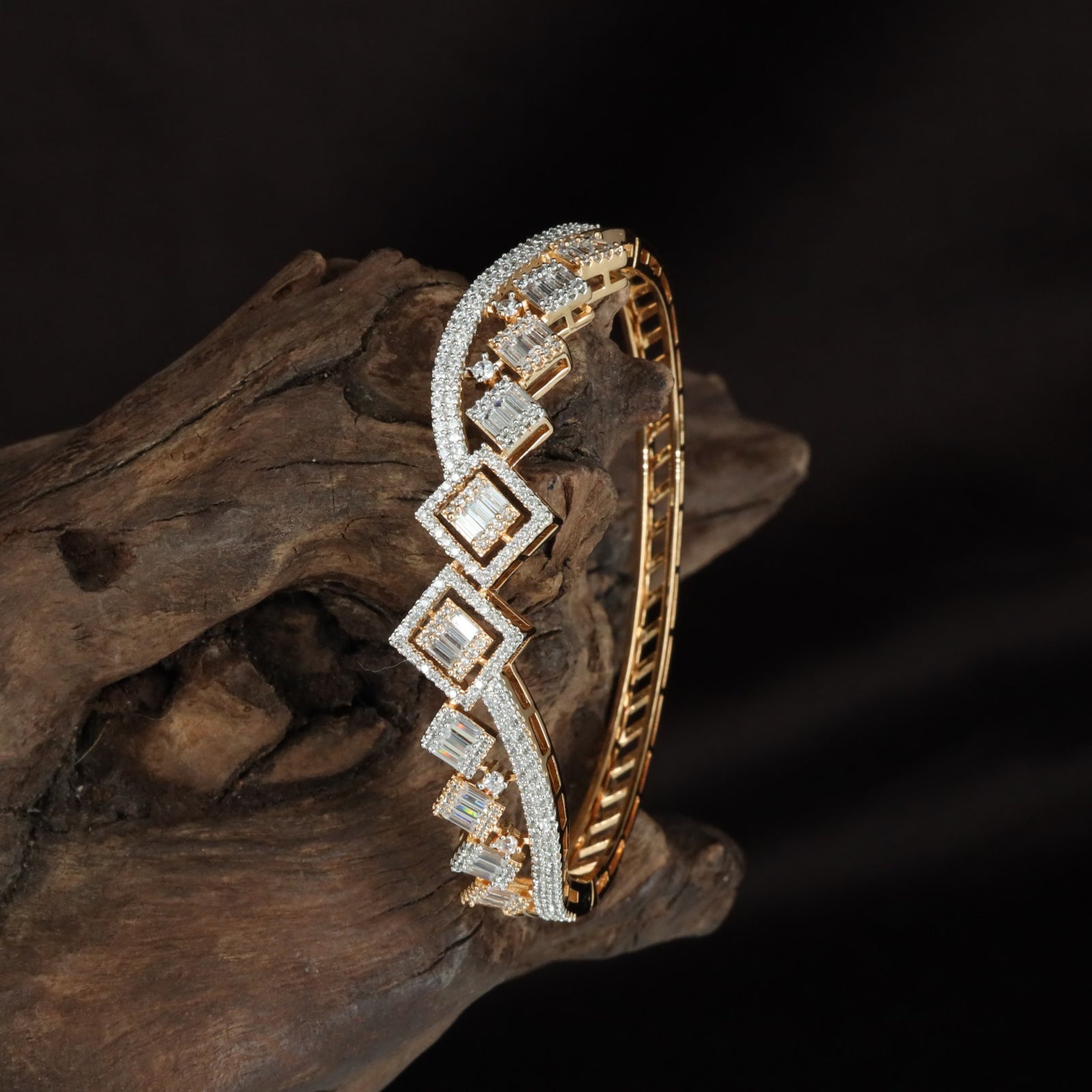 Majesty Geometric Kada with Broad Diamond Detailing