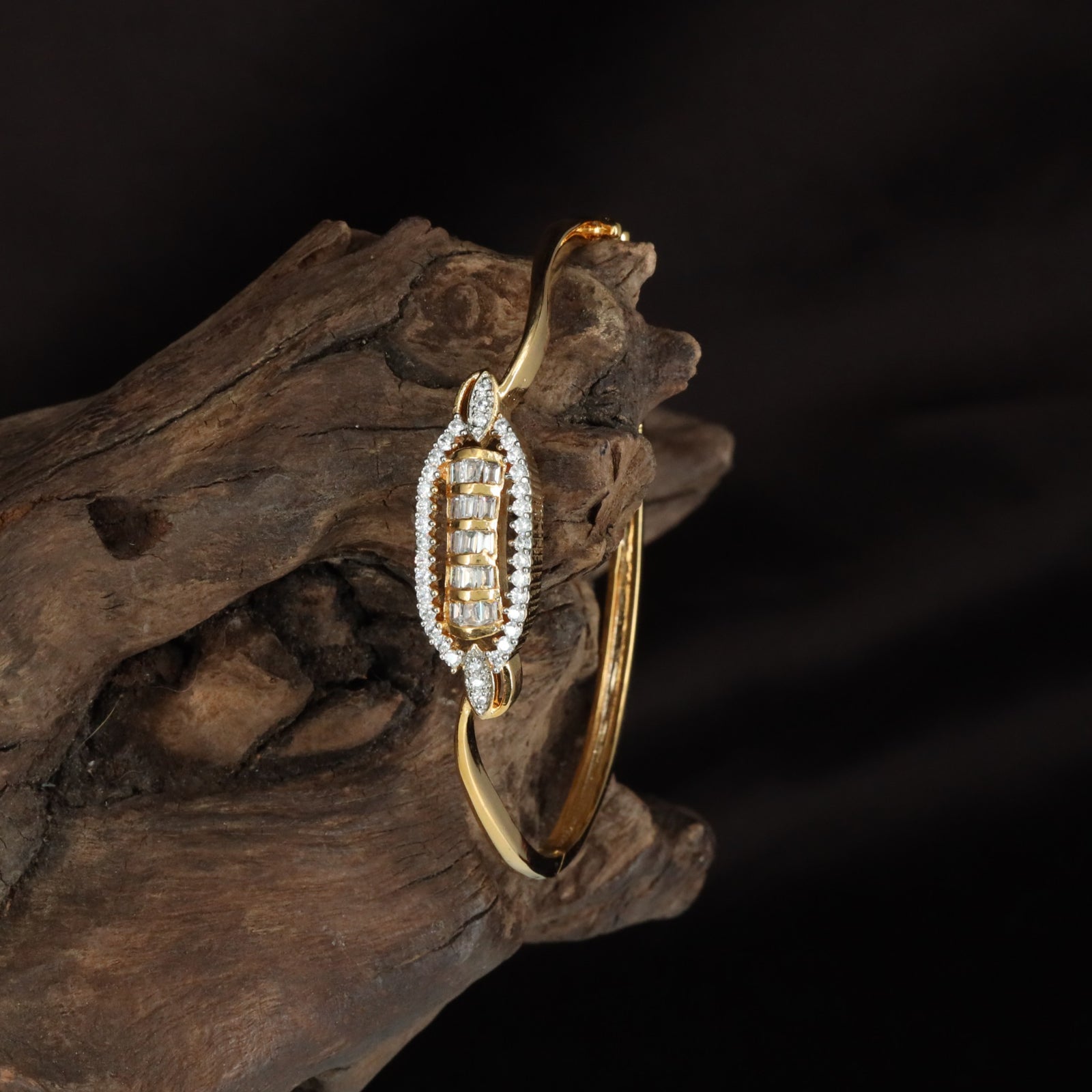 Eclipse Crystal Kada with Layered Stone Arrangement