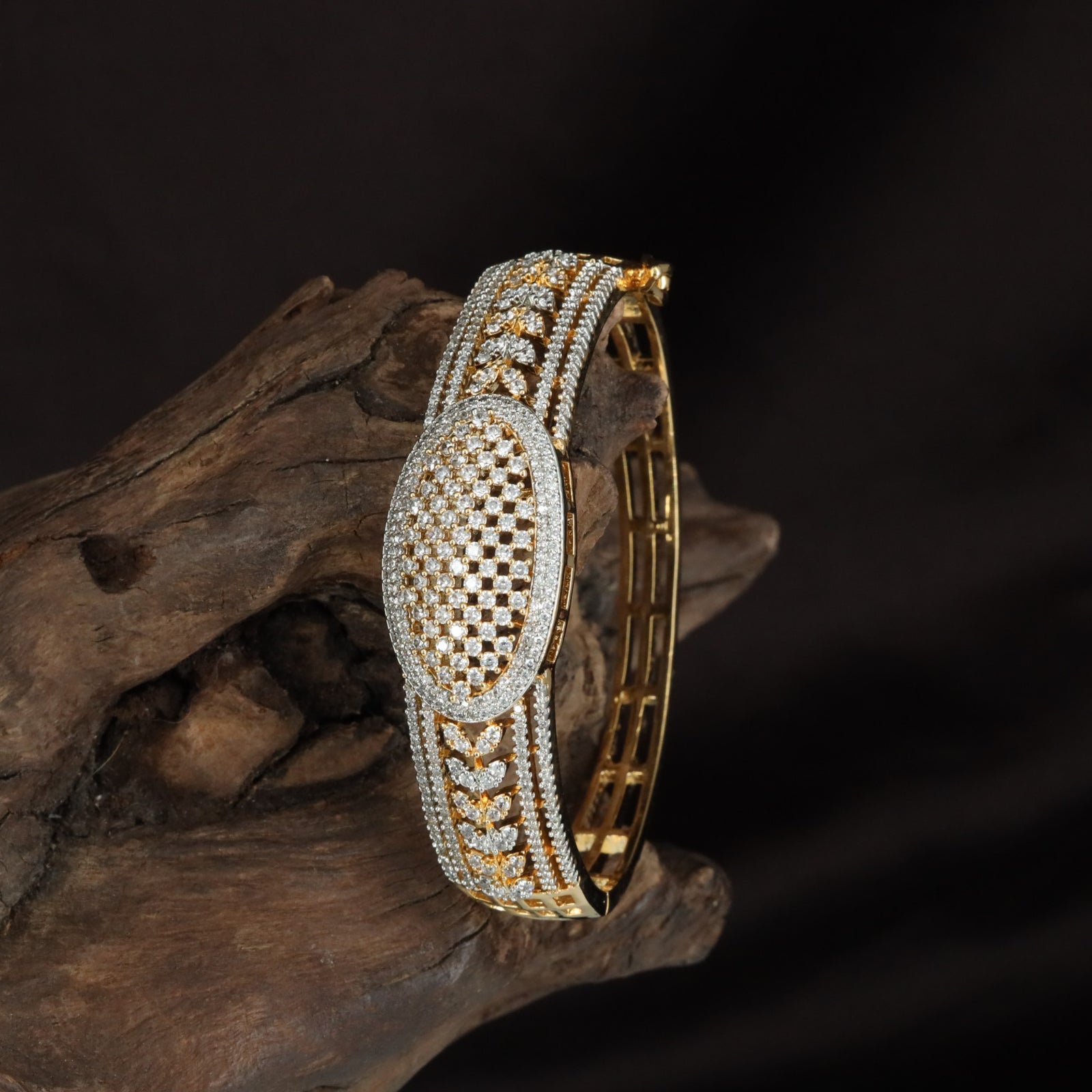 Dazzle Oval Kada with Refined Geometric Pattern