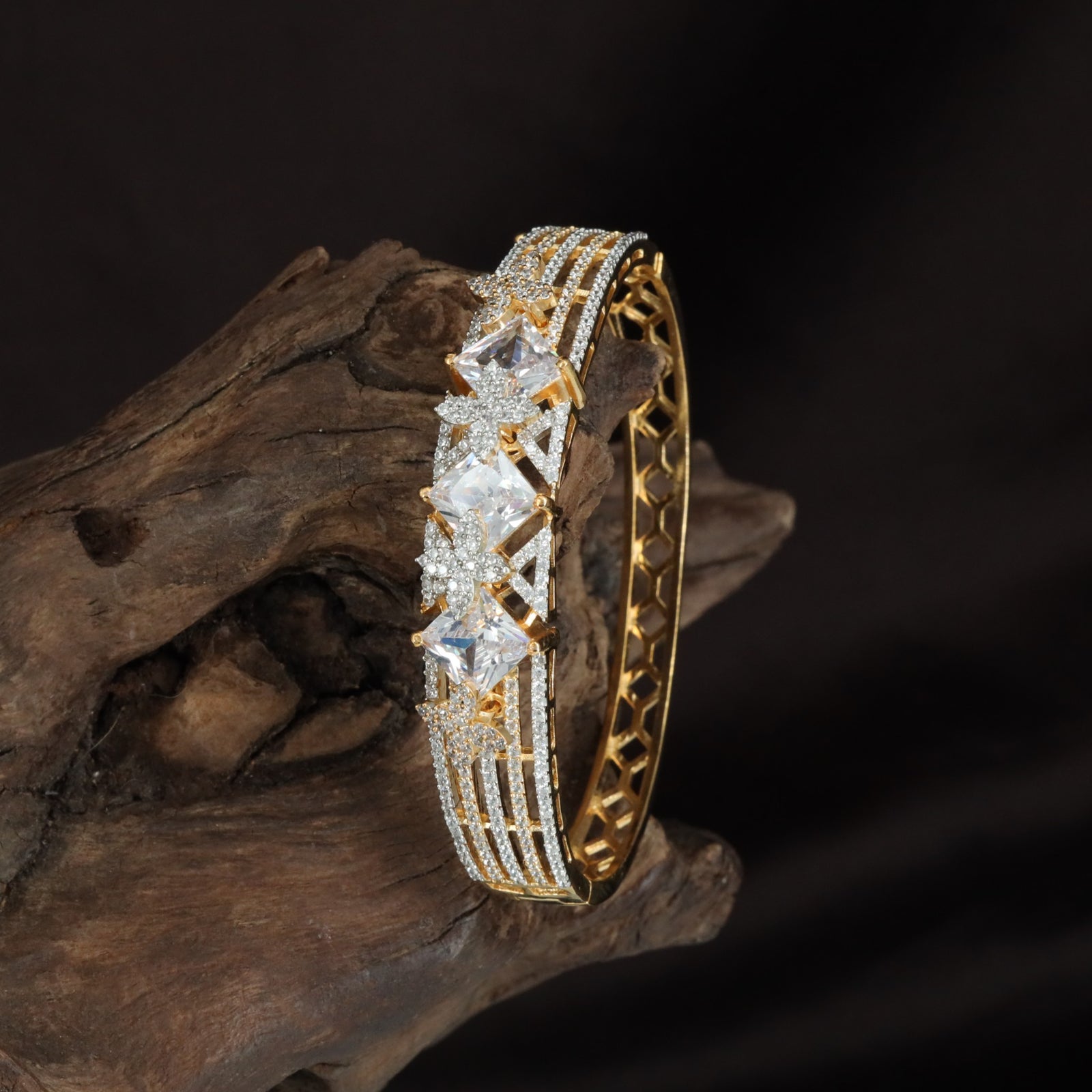 Designer Frame Kada with Layered Geometric Detailing