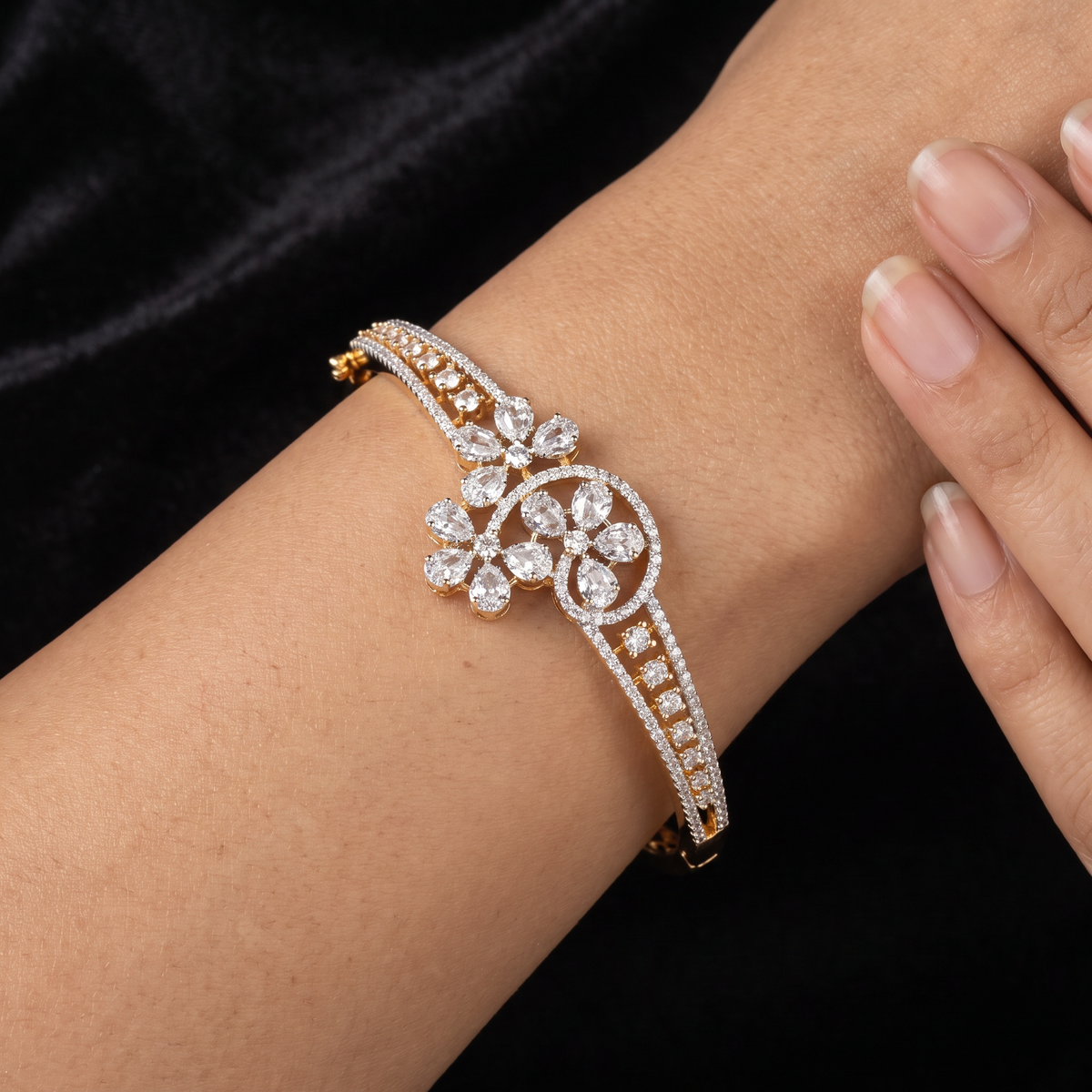 Gridflower Slim Kada with Textured Bloom Frame Styling