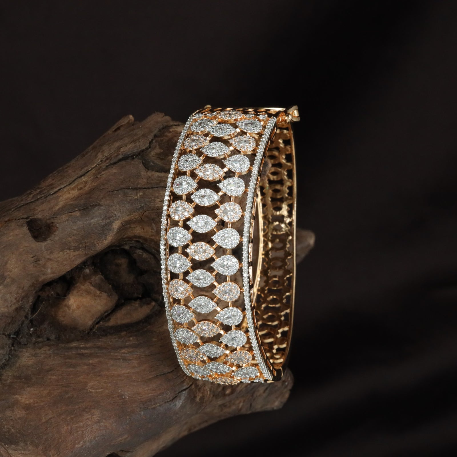 Edgebloom Broad Band Kada with Repeating Disc Surface Styling