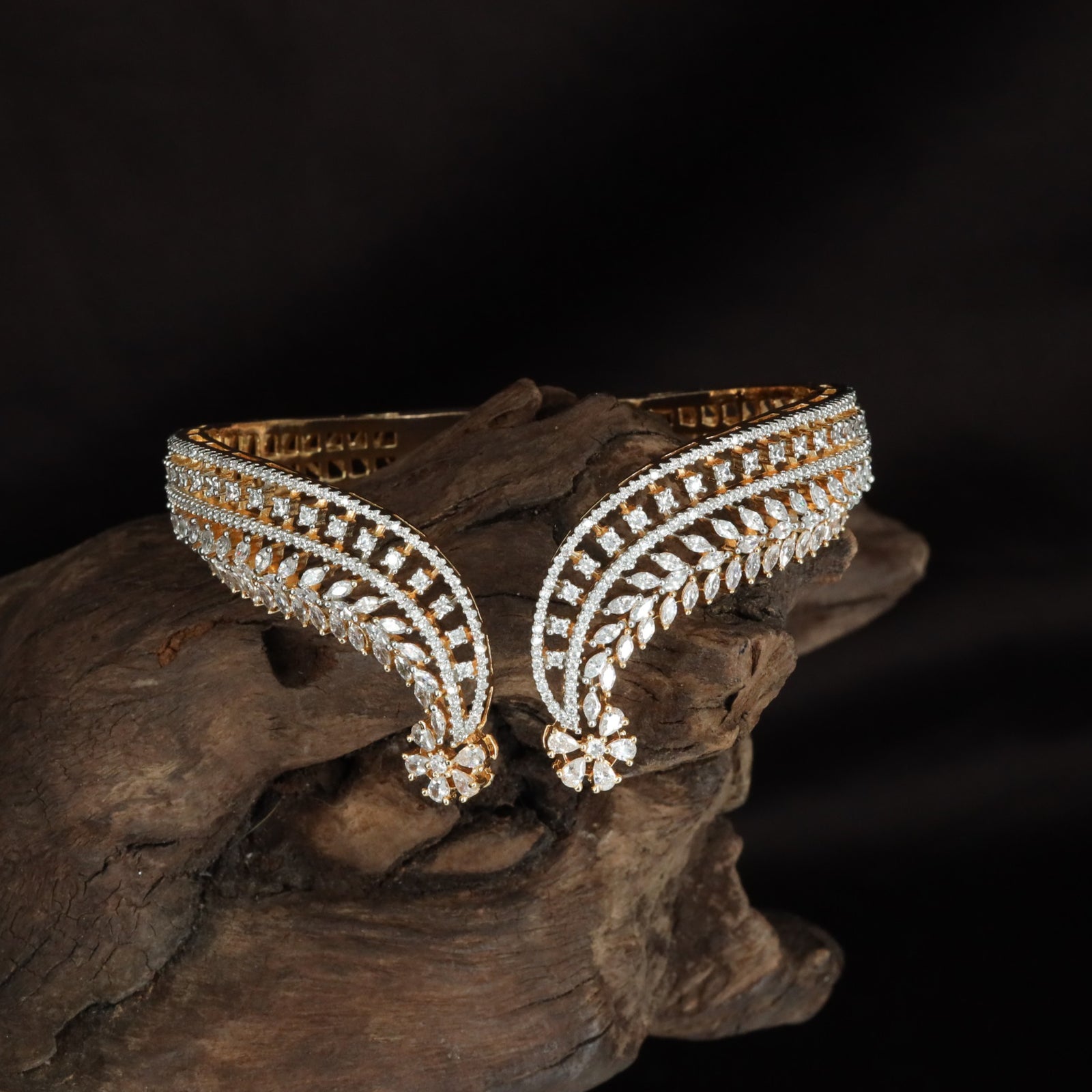 Junctionleaf Structured Kada featuring Parallel Fringe Detailing