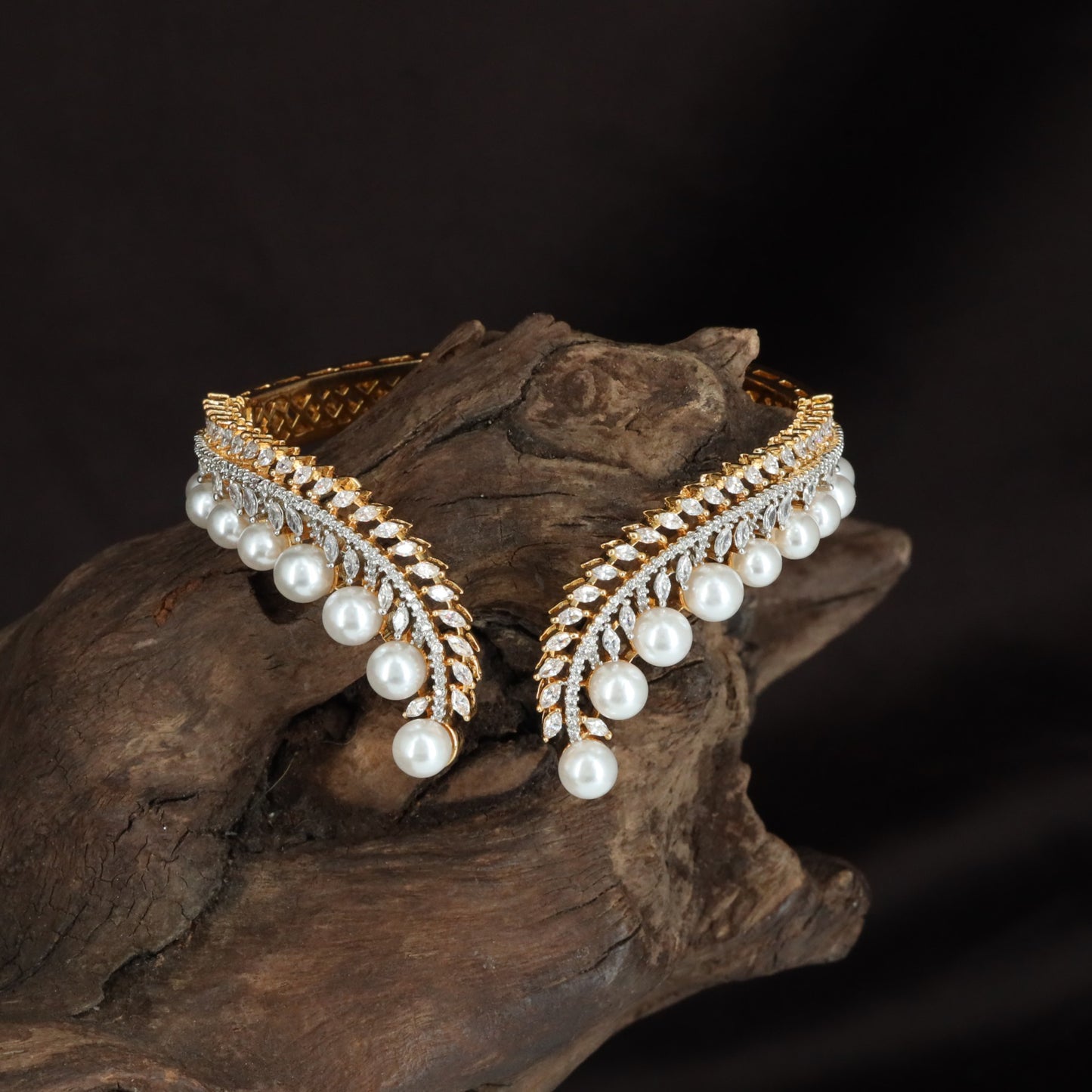 Halodrop Arch Kada featuring Curved Pearl Fringe Work