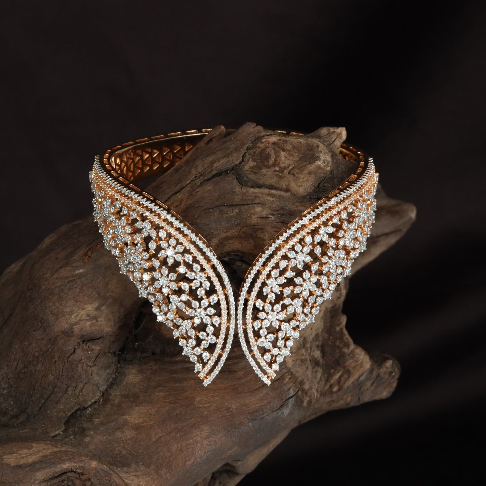 Beamcurve Arch Kada featuring Dense Flower Cluster Styling
