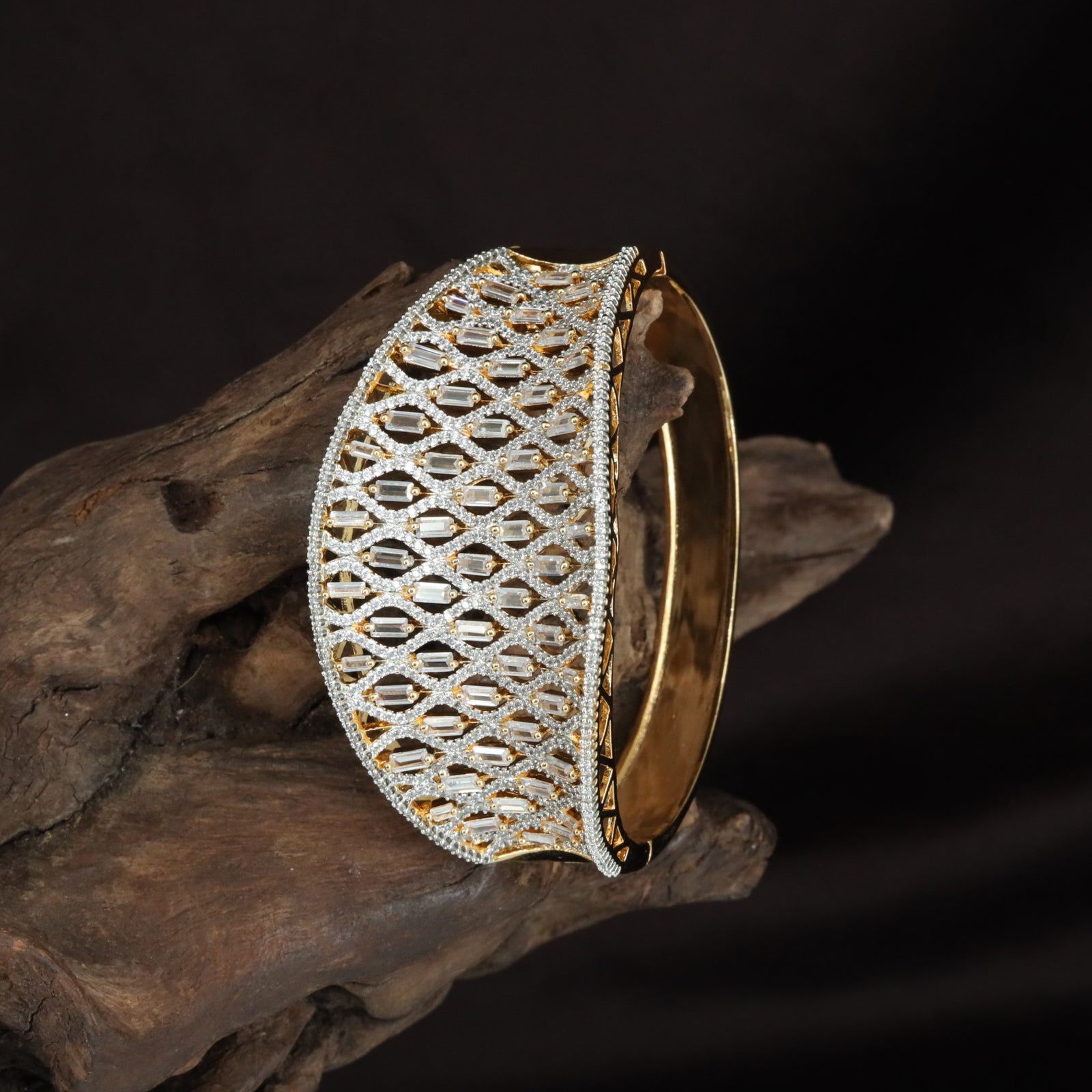 Domeweave Wide Kada featuring Parallel Mesh Border Detailing