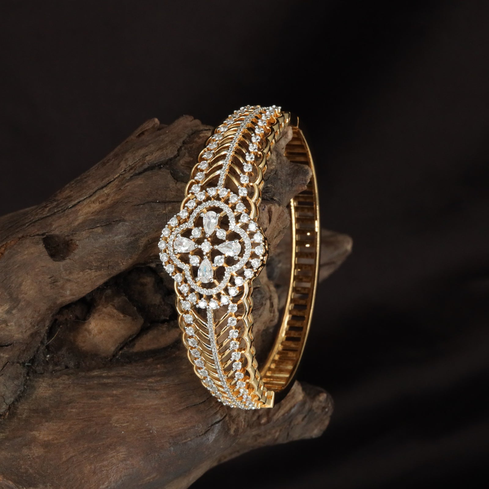 Insetpetal Circular Kada featuring Parallel Mesh Styling
