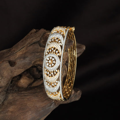 Asterframe Disc Kada with Radial Floral Border Detailing