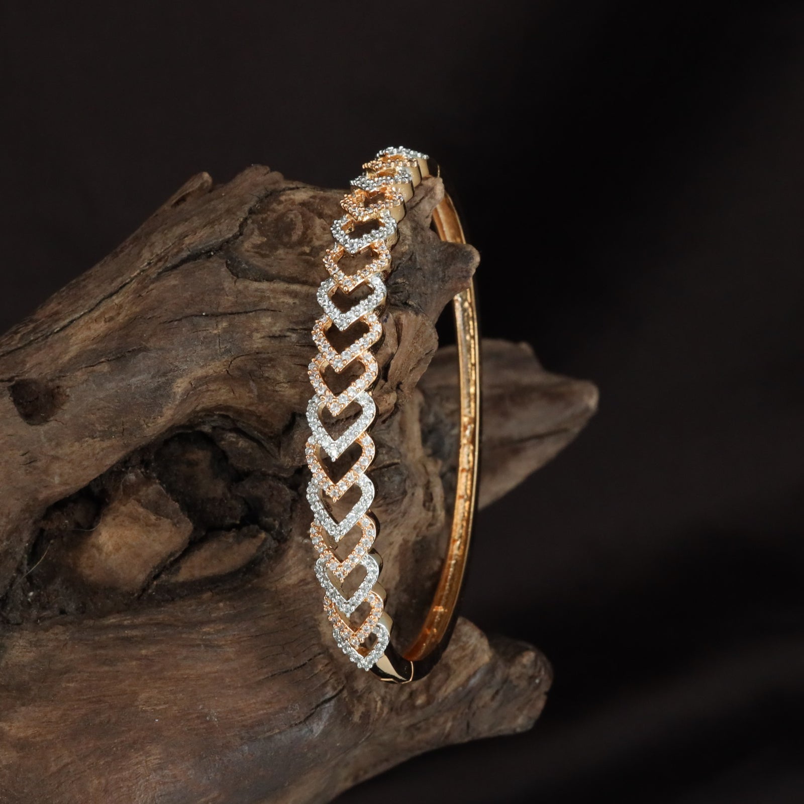 Arrowline Heart Link Kada with Interlock Curve Border Detailing