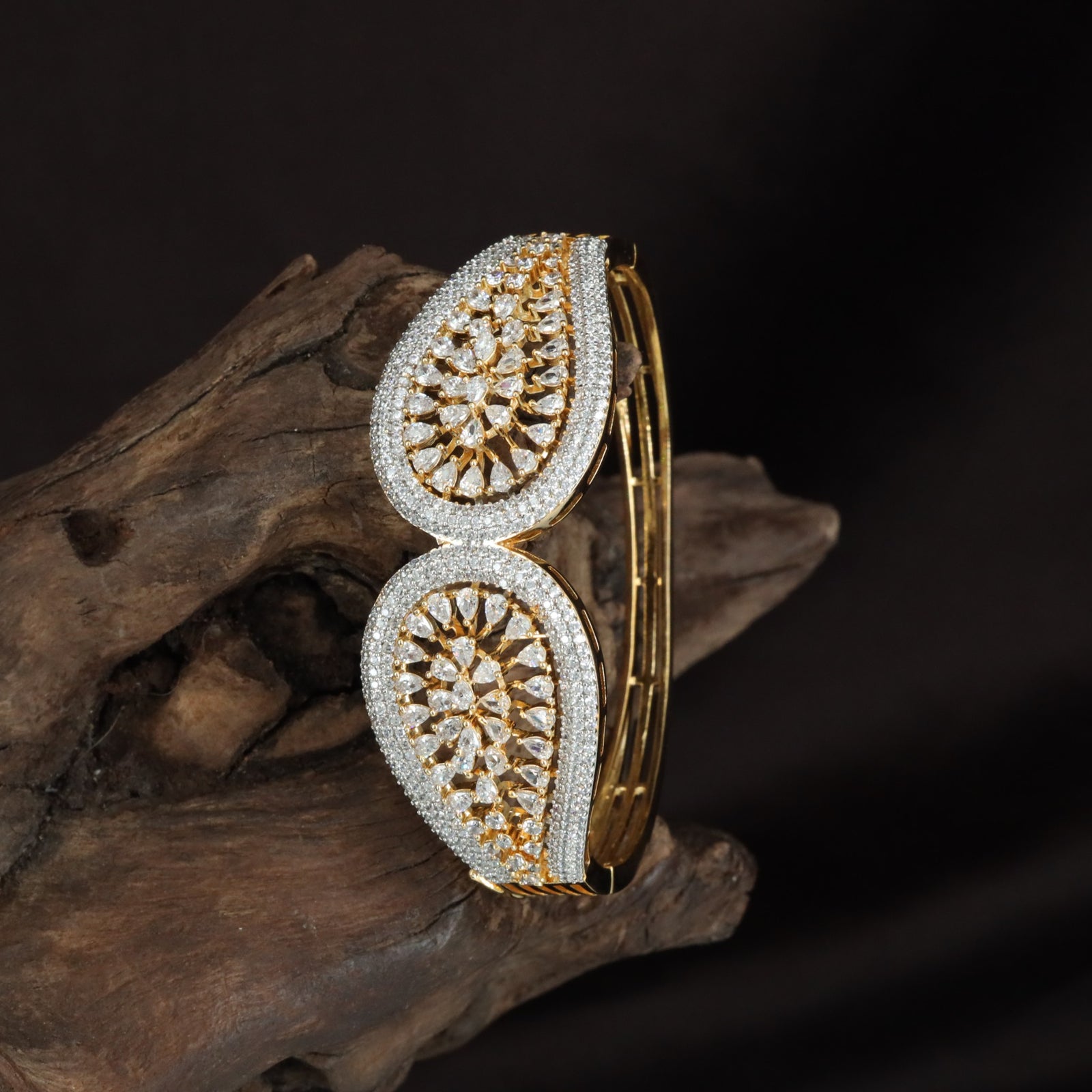 Gleamridge Broad Kada with Parallel Border Curve Styling