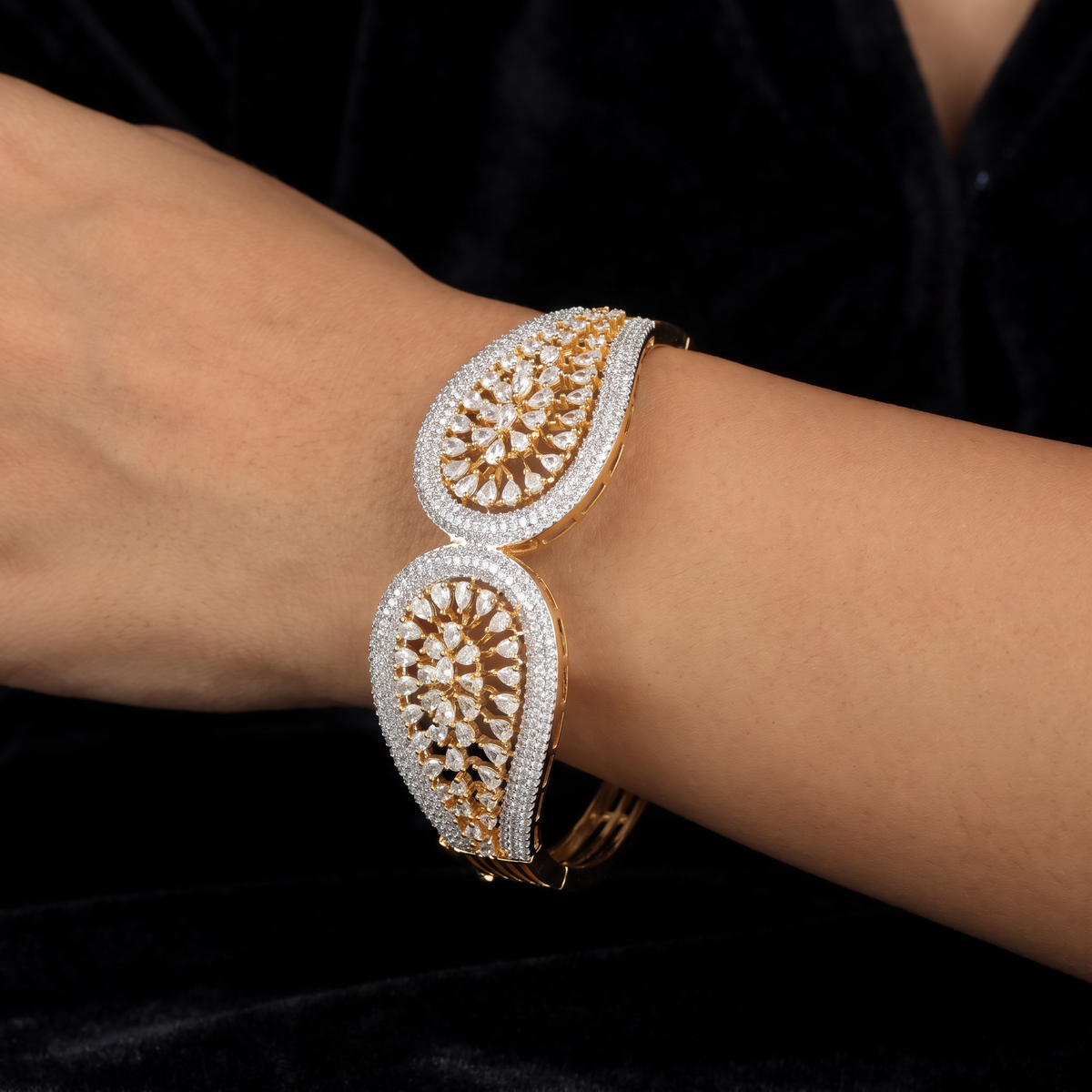 Gleamridge Broad Kada with Parallel Border Curve Styling