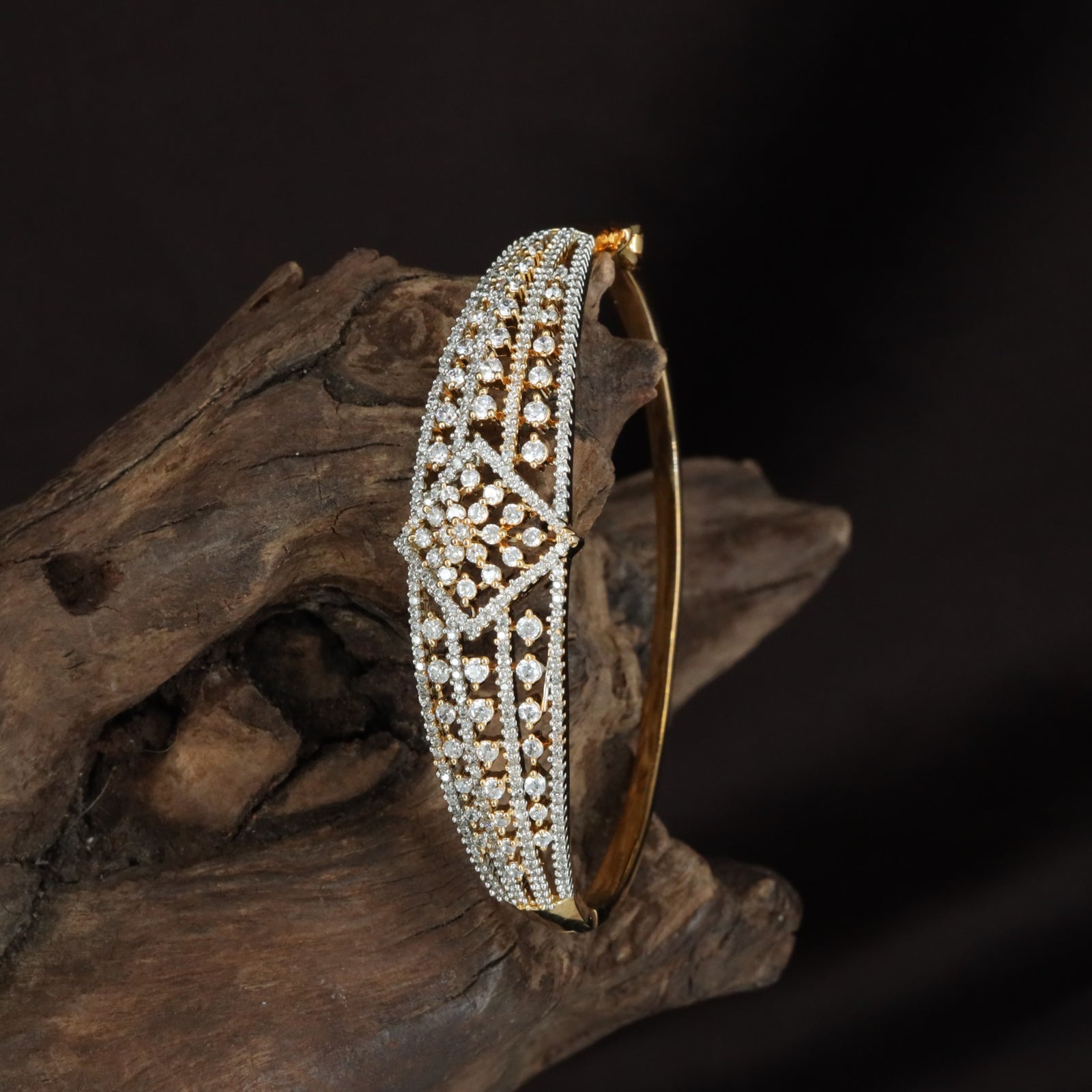 Inlaycurve Structured Kada with Diamond Shape Panel Design