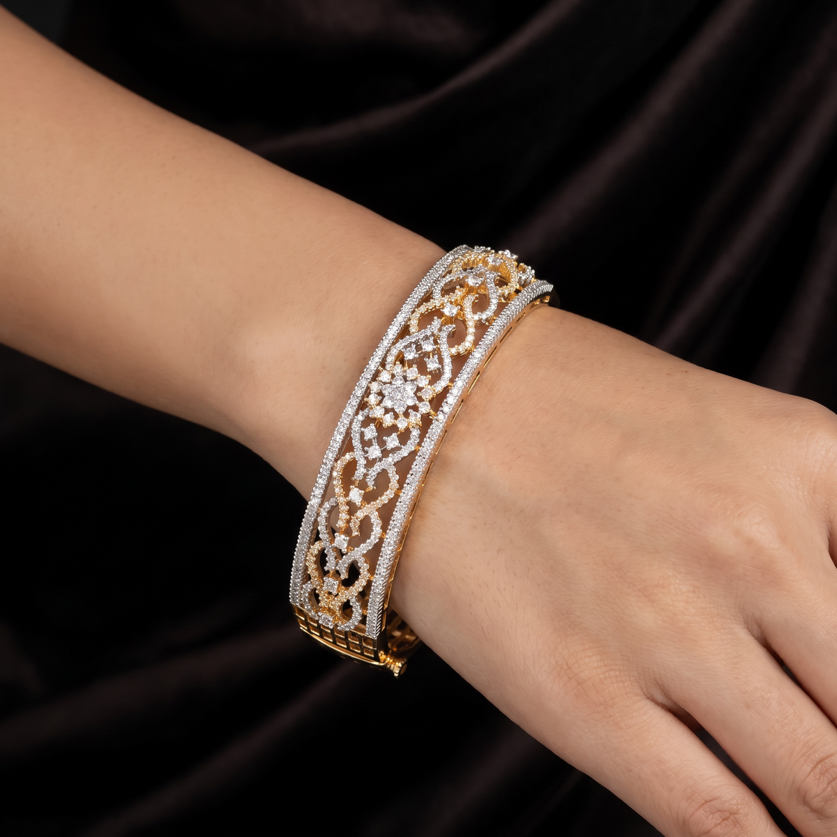 Anchorvine Mesh Kada with Interlock Heart Curve Detailing