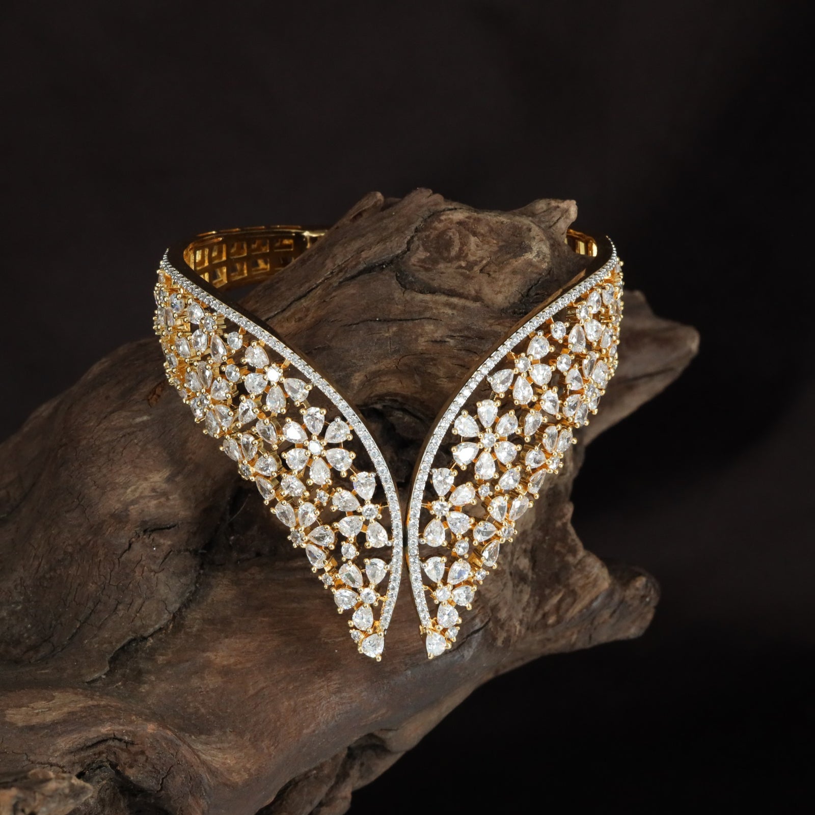 Leafgrid Open Curve Kada with Dense Flower Pattern Styling