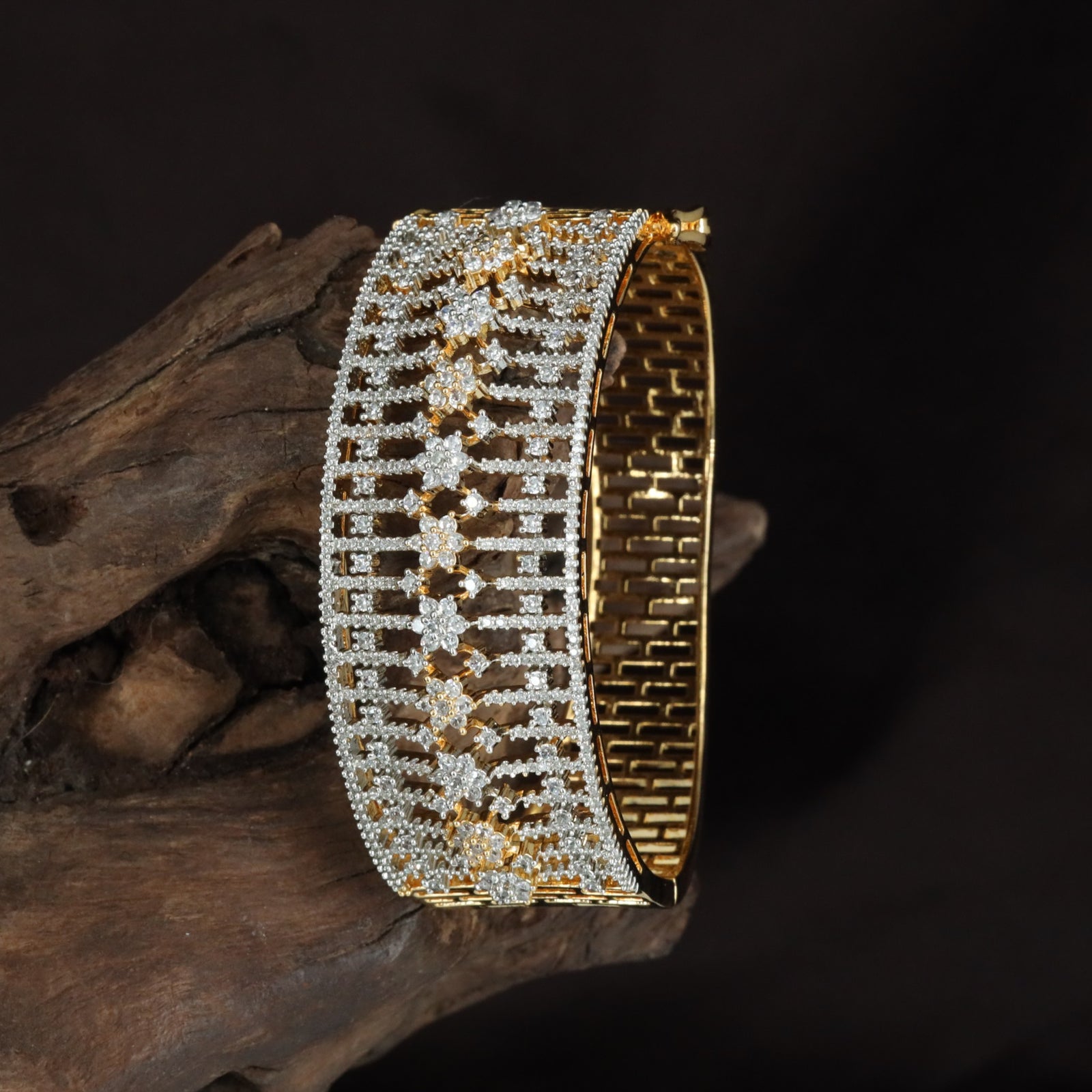 Luxury Structured Band Kada with Repeating Ridge Layout