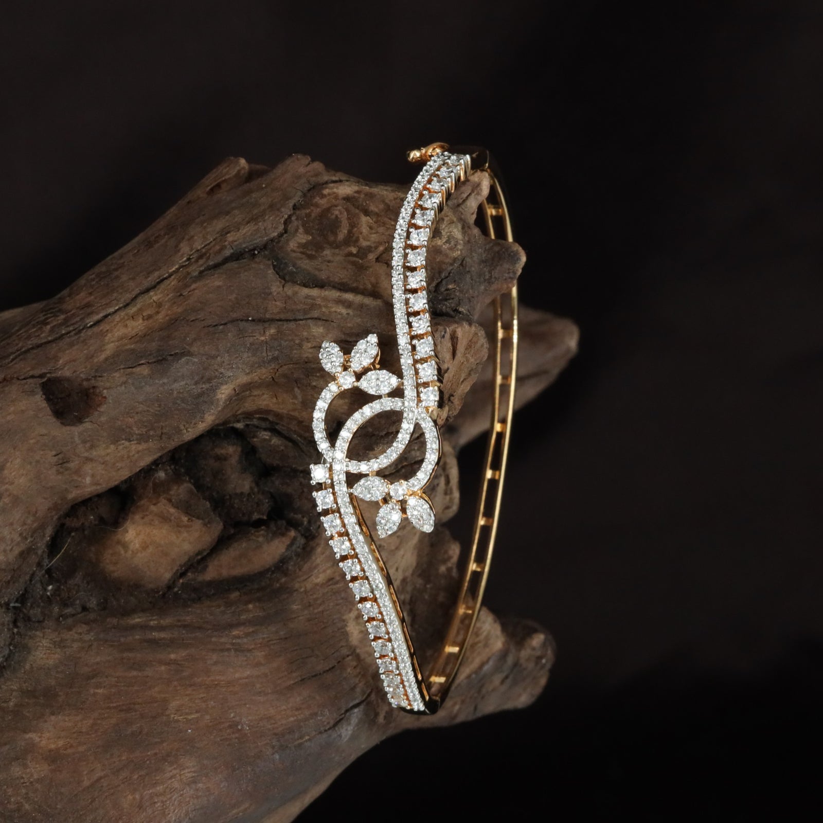 Signature Leaf Curve Kada with Sculpted Vine Surface Styling