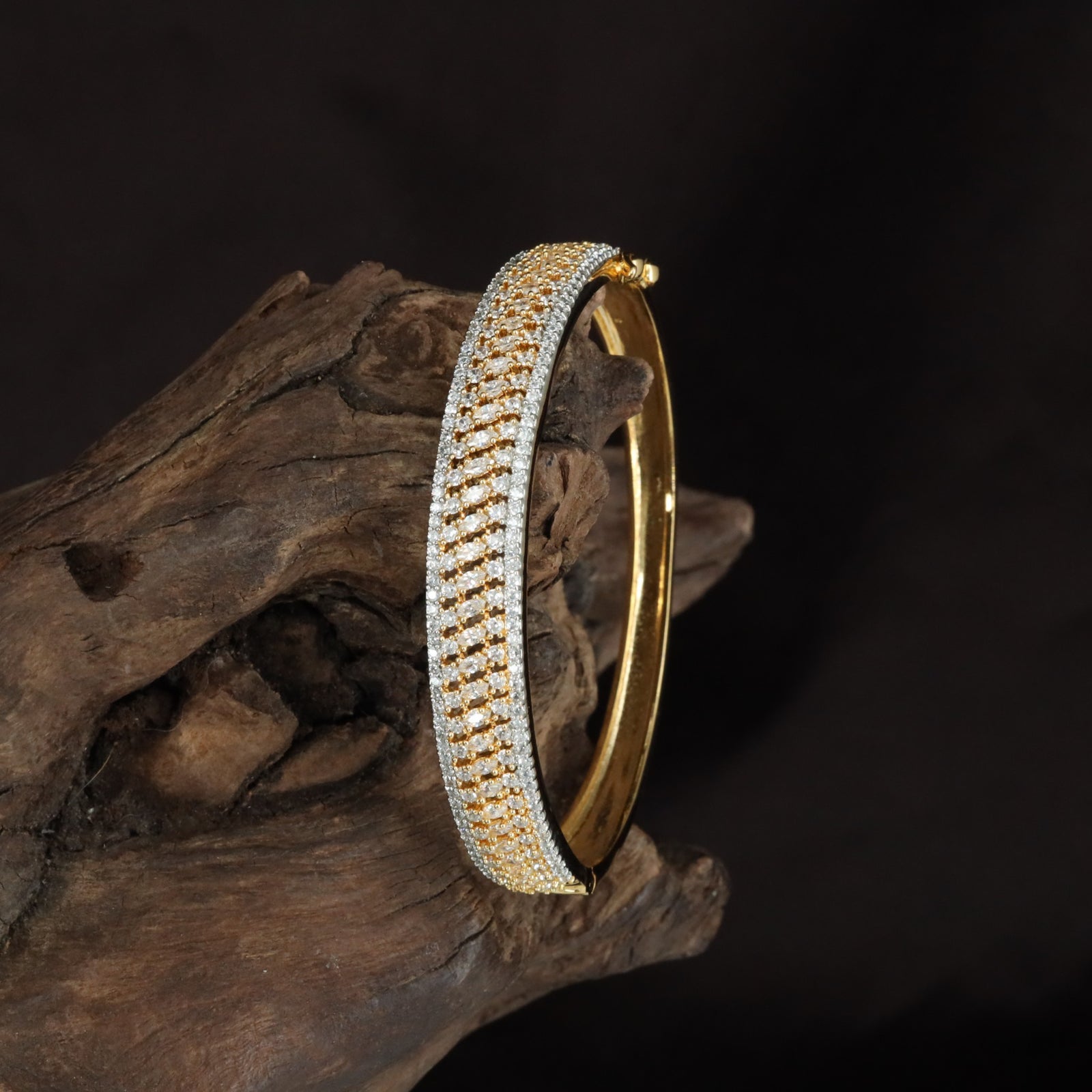 Classic Interlock Texture Kada with Slim Structured Profile