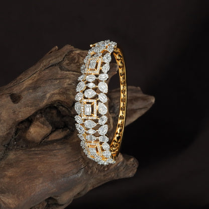 Traditional Floral Kundan Kada with Oval Frame Styling