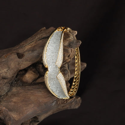 Royal Bow Broad Kada with Raised Frame Styling