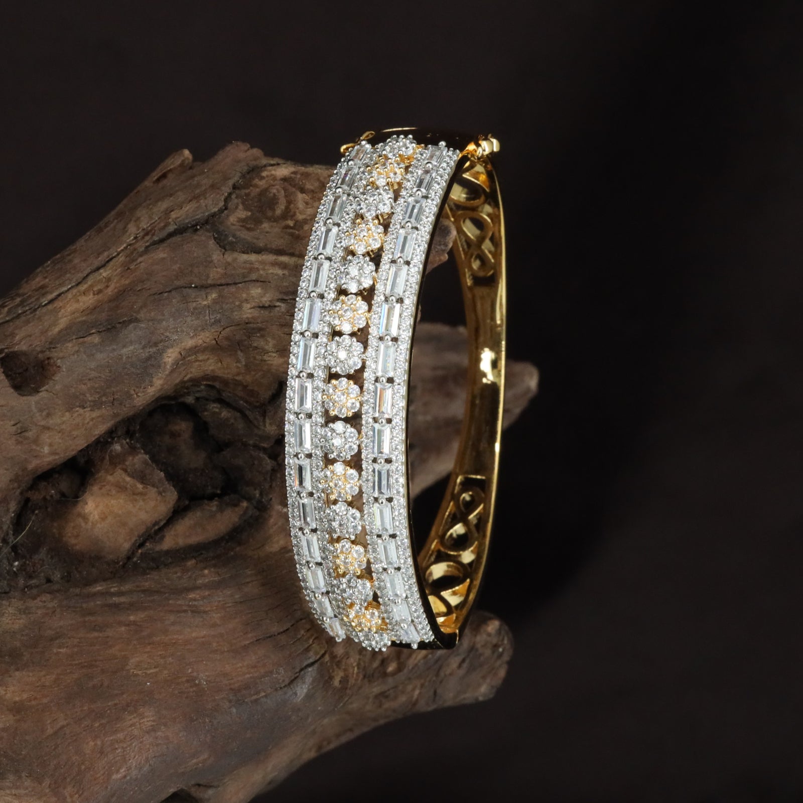 Elegant Ridge Kada with Parallel Oval Surface Detailing