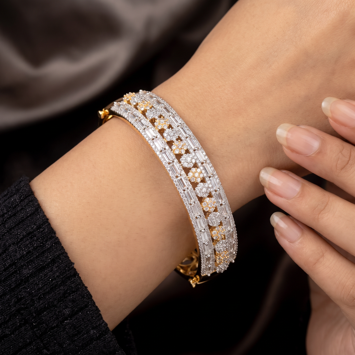 Elegant Ridge Kada with Parallel Oval Surface Detailing